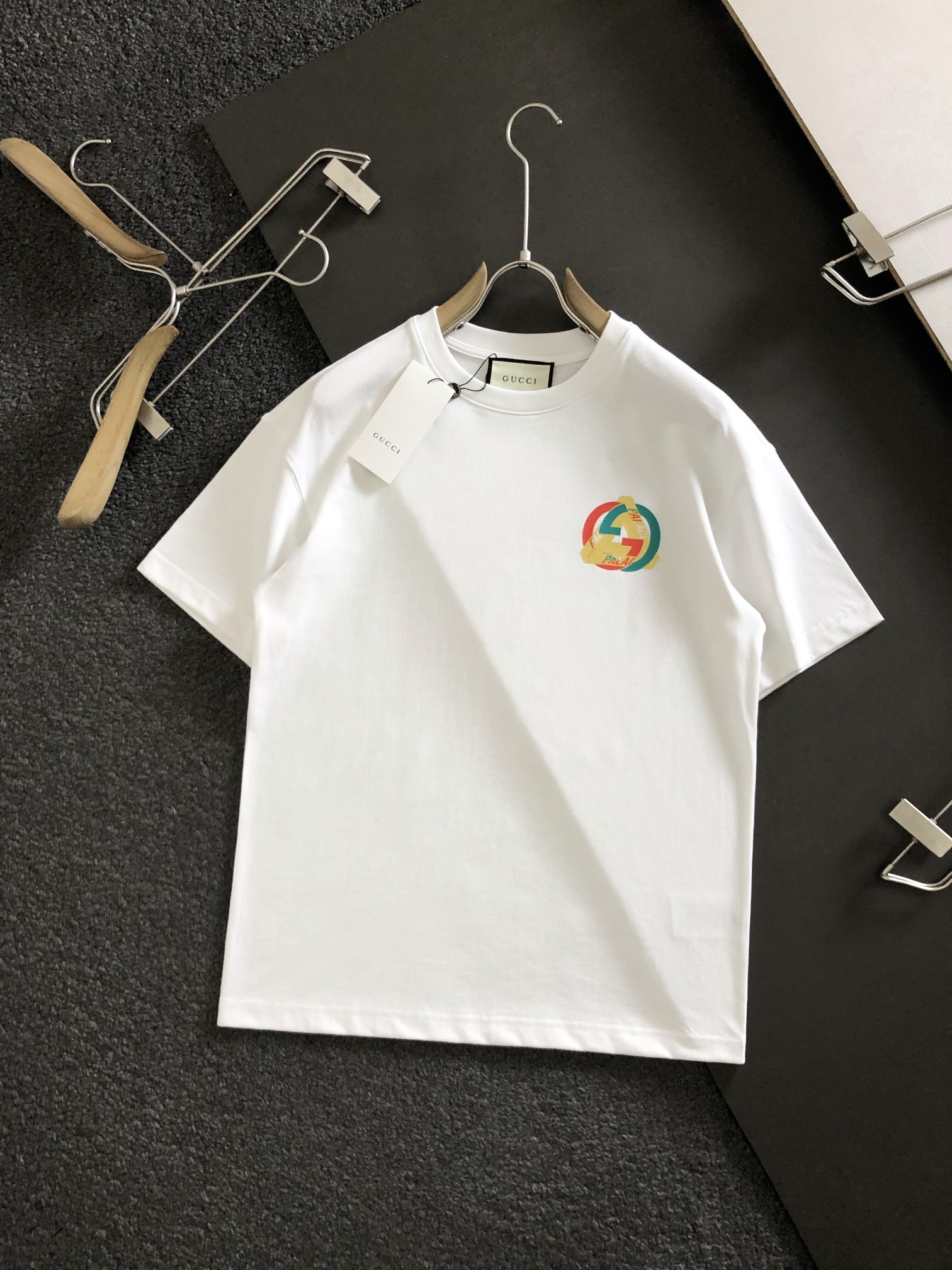 Camiseta de manga corta con estampado de la última colección de GUCCI, de alta calidad, original de tienda, con el mejo…