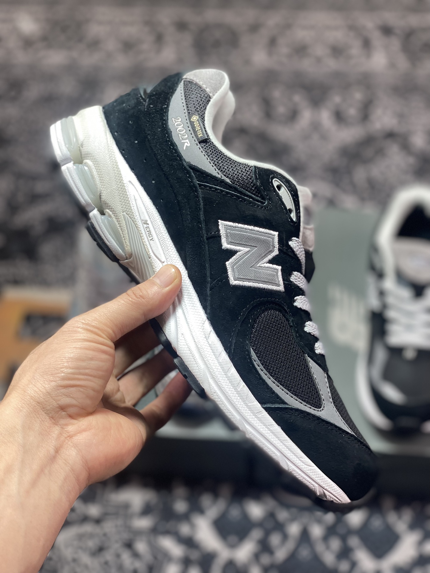 New Balance 2002R Gore-Tex ”Castlerock” series jogging shoes ”Black, gray and white waterproof” M2002RXD