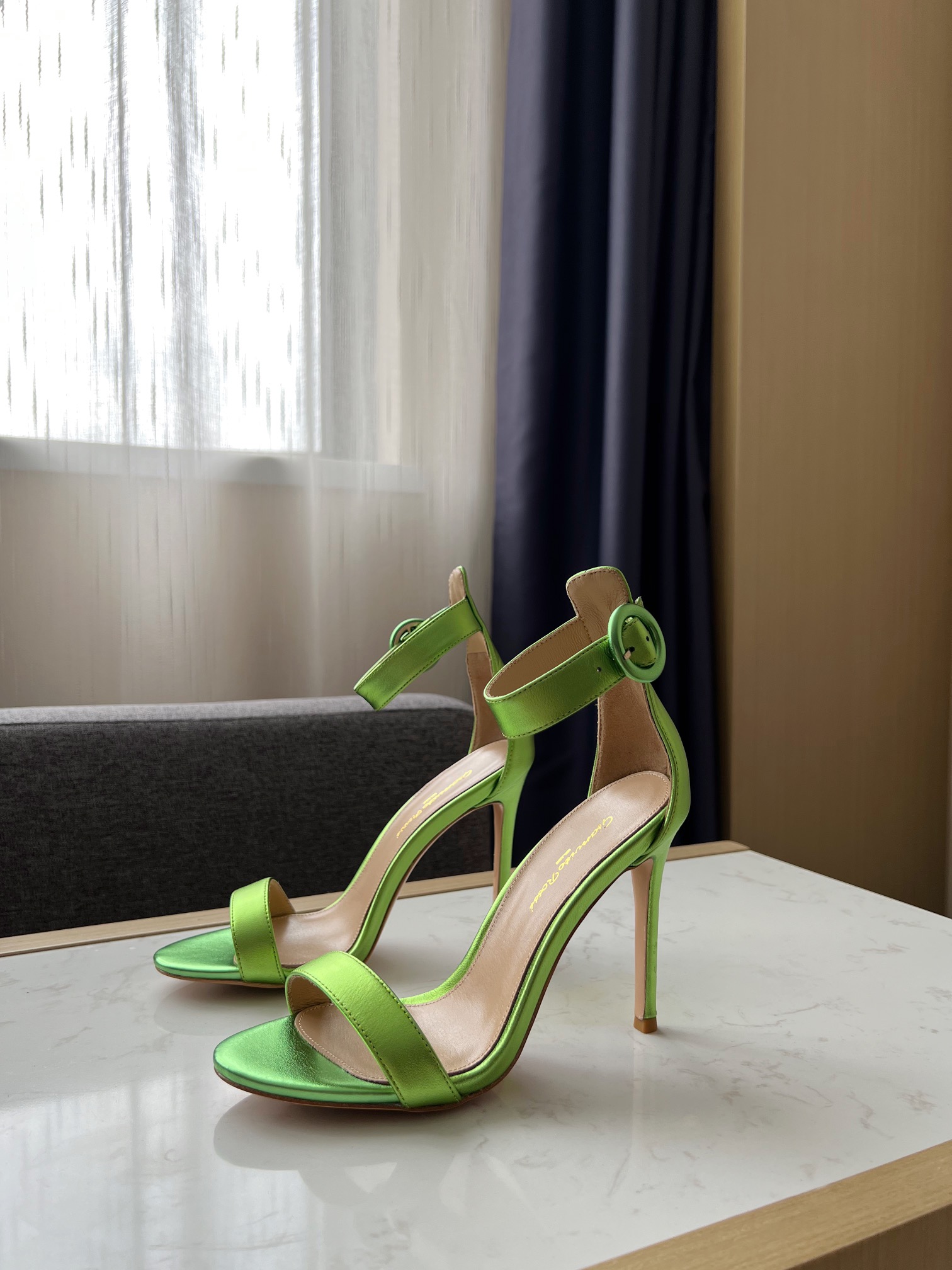 Gianvito Rossi Eiko Stiletto низкий каблук сандалии шлепанцы овечья кожа + сетка + чешские стразы 10.5cm/8cm