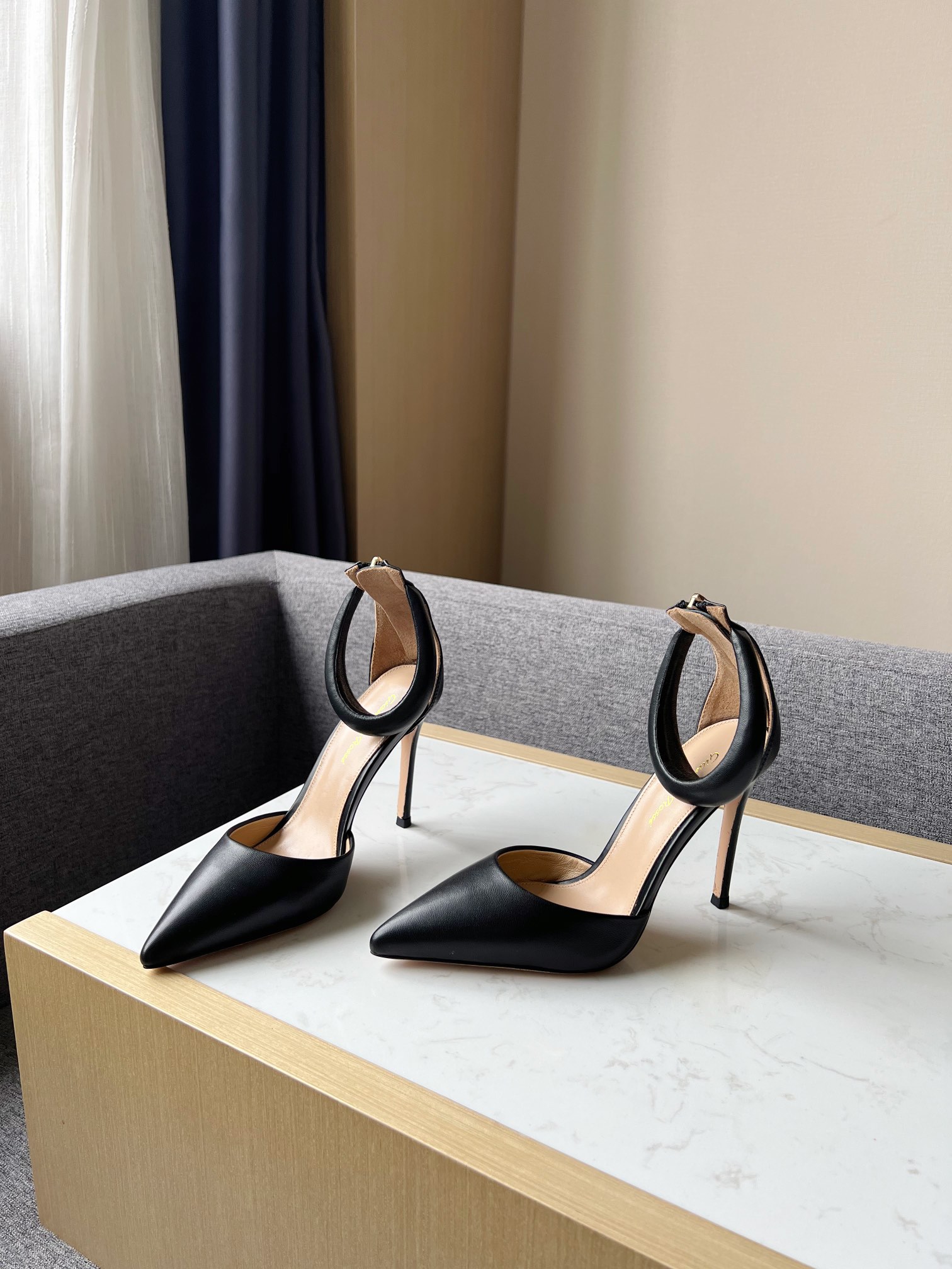 Gianvito Rossi 2022SS 透明 オープントゥ ポインテッド ハイヒール アップグレード版+PVC 環境配慮素材 10.5cm シープレザー裏地