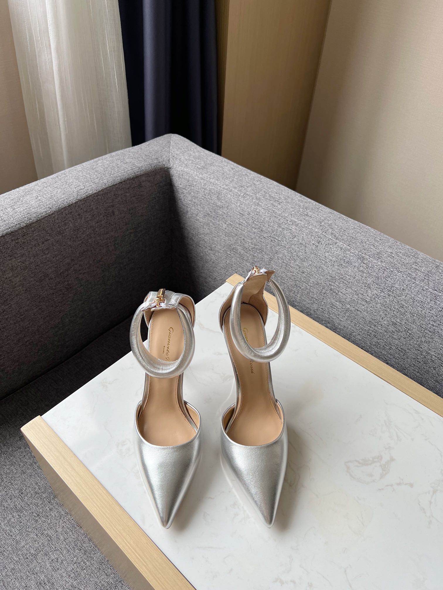 Gianvito Rossi 2022SS празрыстыя востраносыя туфлі на абцасе з адкрытым носам, палепшаная версія + экалагічна чысты матэрыял PVC, 10.5cm авечая скура ўнутры