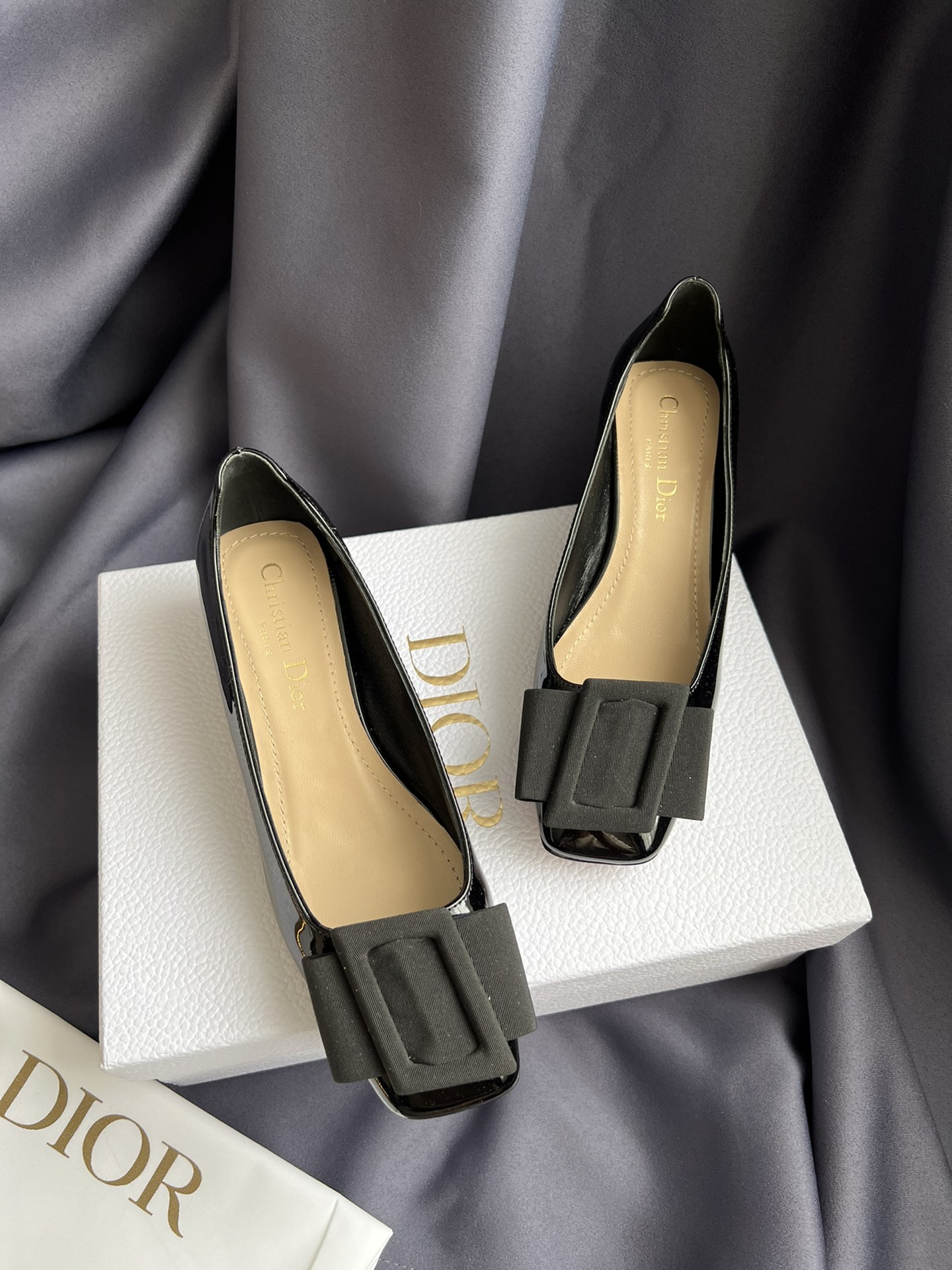 Dior SS23 봄여름 중공 슈즈 초대형 새틴 리본 가죽+큐빅 이탈리아 수입 소가죽