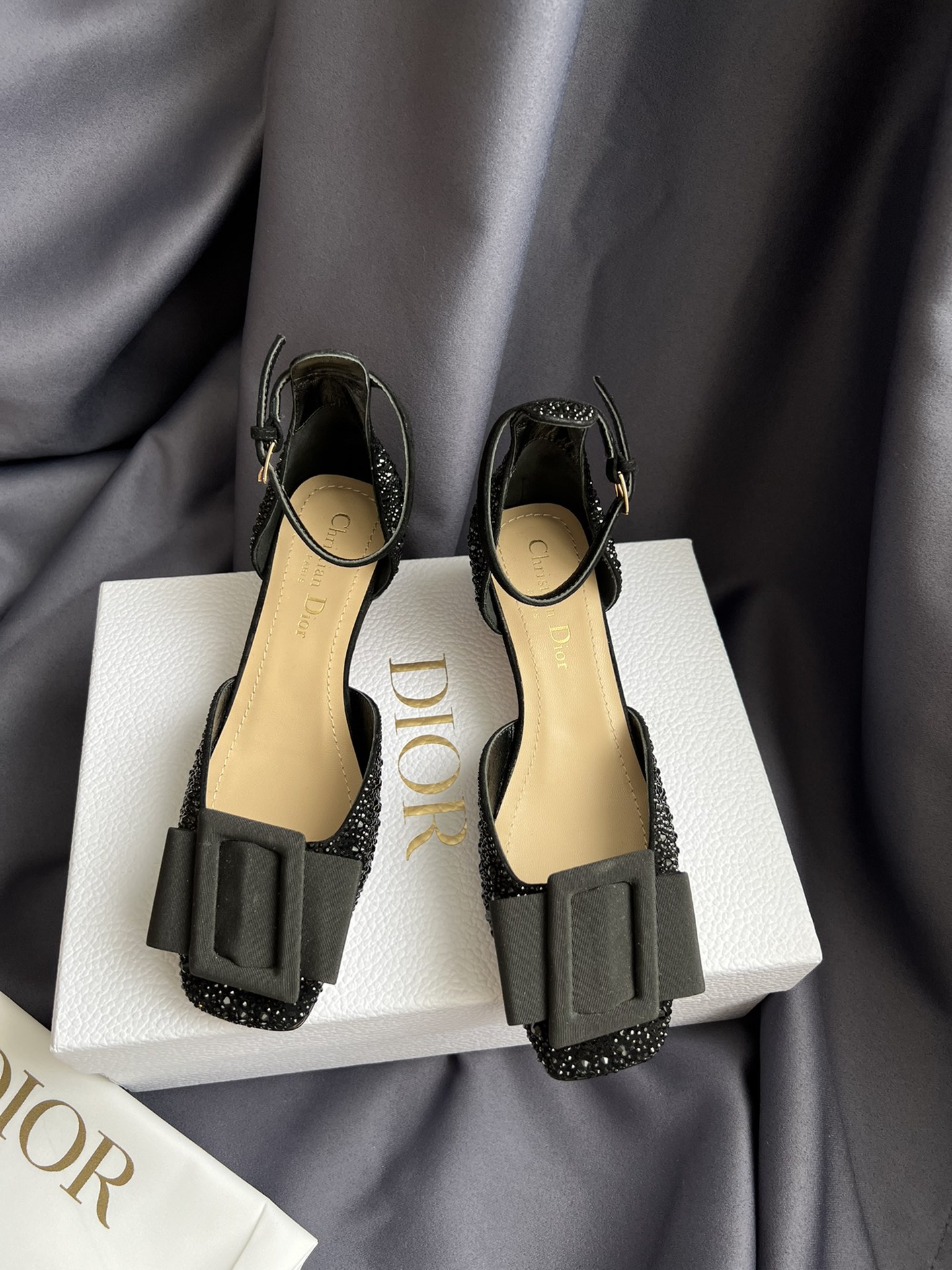 Dior SS23 봄여름 중공 슈즈 초대형 새틴 리본 가죽+큐빅 이탈리아 수입 소가죽