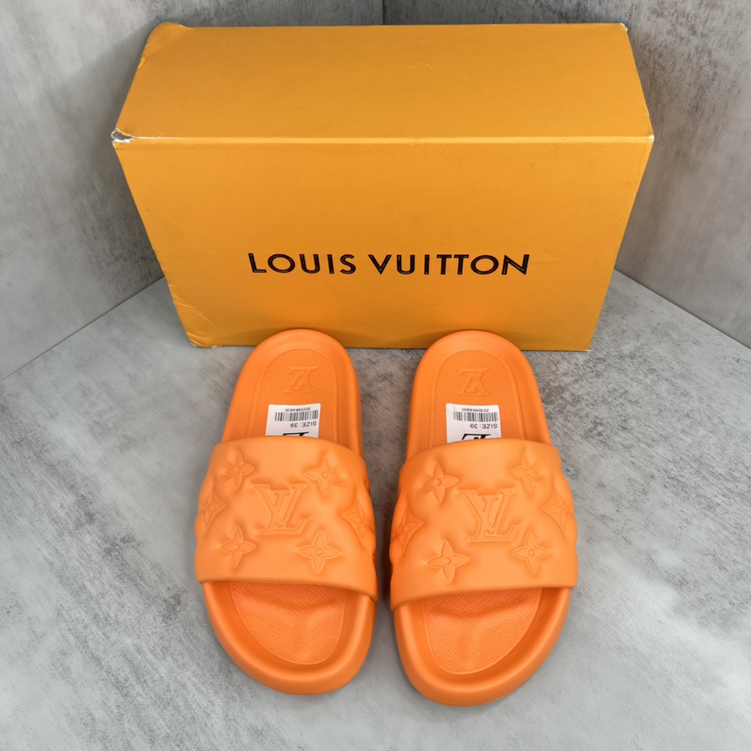 Louis Vuitton 新款上架 LOUIS VUITTON 22ss lv标压花沙滩拖鞋 全网火爆 独家模具开发 男款38-46