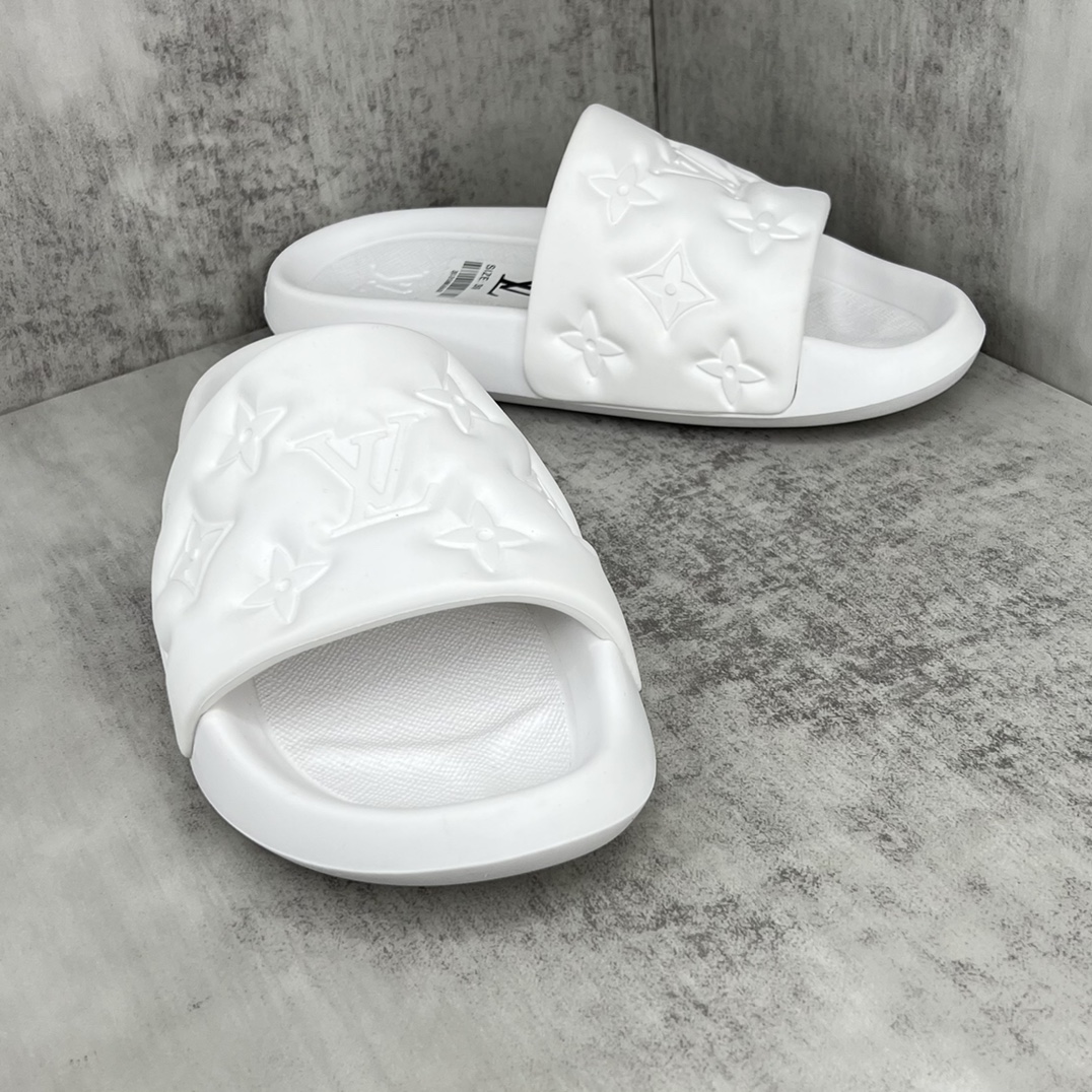 Louis Vuitton 新款上架 LOUIS VUITTON 22ss lv标压花沙滩拖鞋 全网火爆 独家模具开发 男款38-46