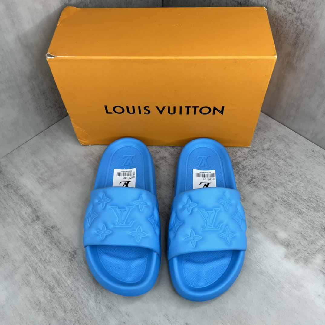 Louis Vuitton 新款上架 LOUIS VUITTON 22ss lv标压花沙滩拖鞋 全网火爆 独家模具开发 男款38-46