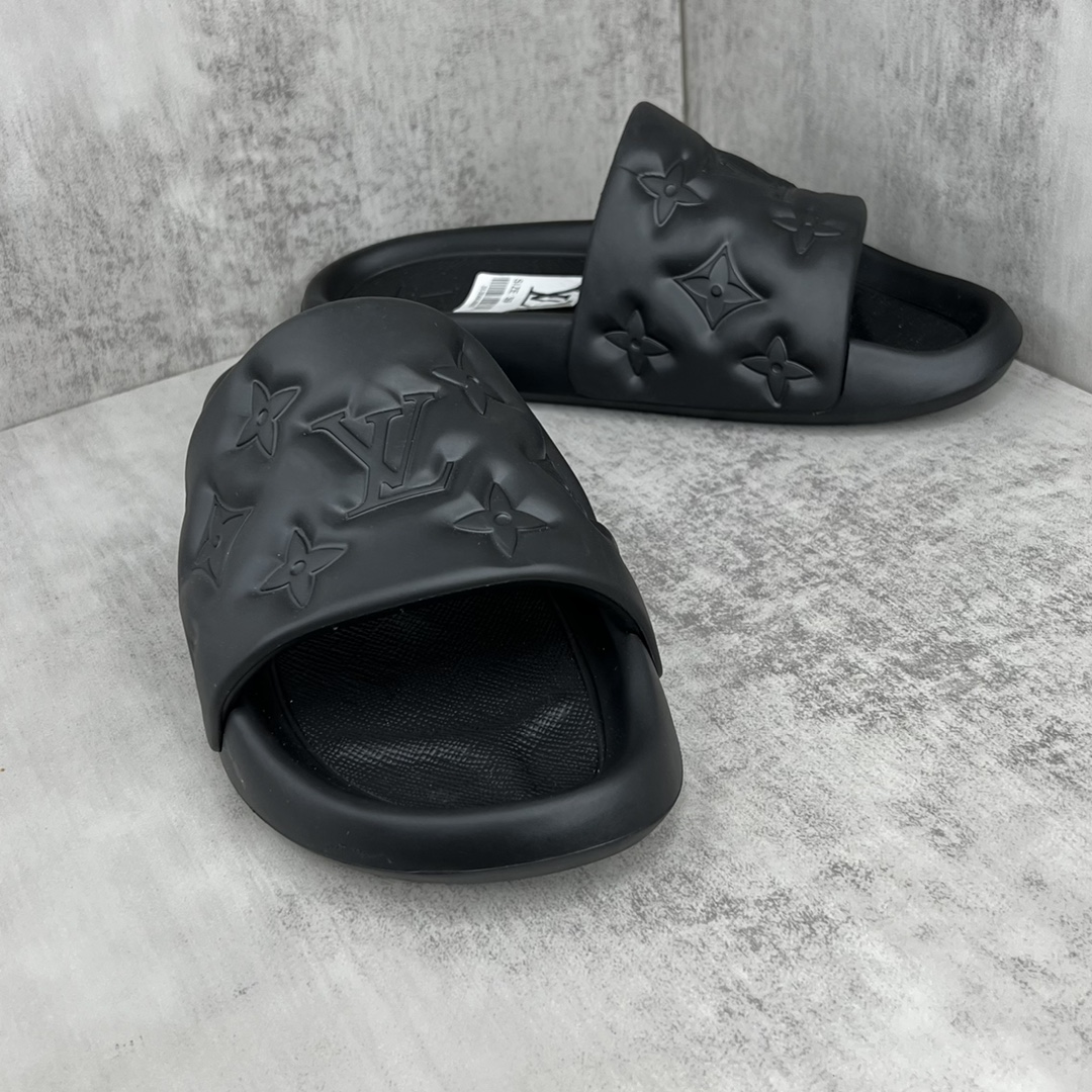 Louis Vuitton 新款上架 LOUIS VUITTON 22ss lv标压花沙滩拖鞋 全网火爆 独家模具开发 男款38-46