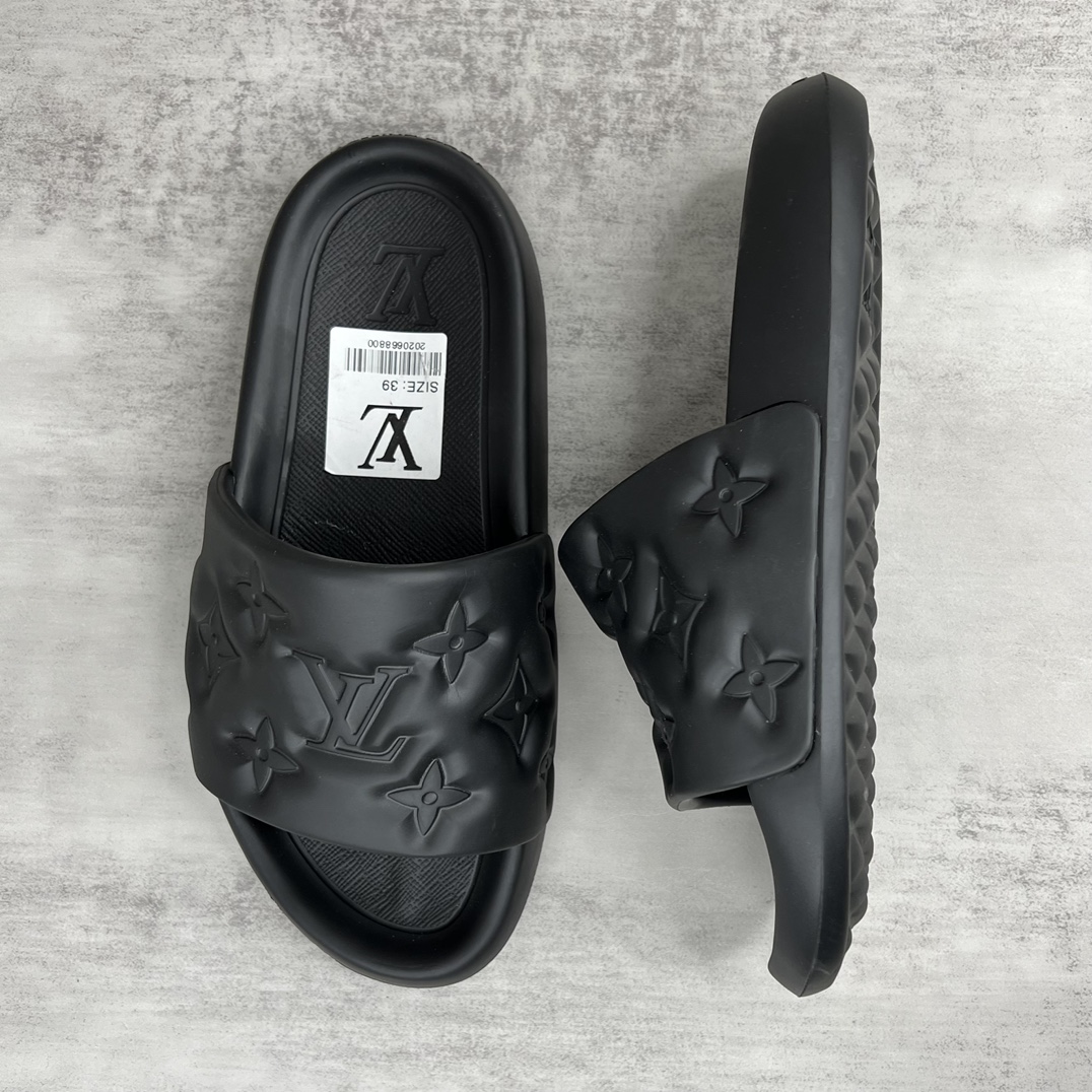 Louis Vuitton 新款上架 LOUIS VUITTON 22ss lv标压花沙滩拖鞋 全网火爆 独家模具开发 男款38-46