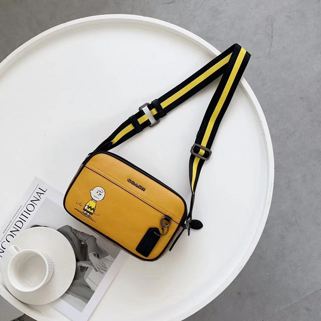 Coach C家 奥莱男士 标志PEANUTS GRAHAM斜挎包c4026