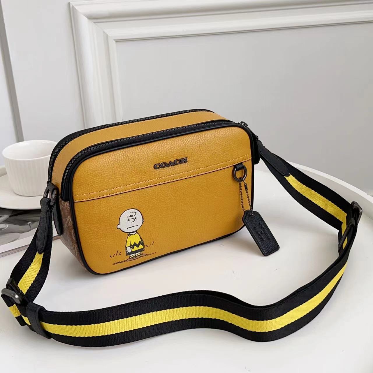 Coach C家 奥莱男士 标志PEANUTS GRAHAM斜挎包c4026