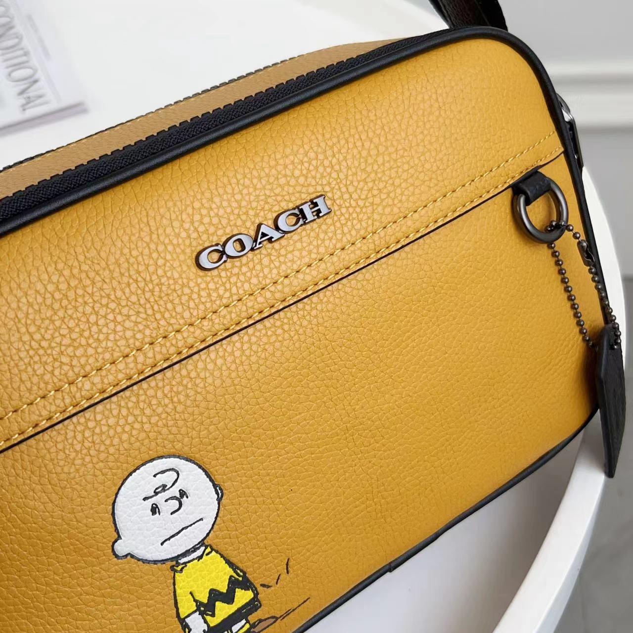 Coach C家 奥莱男士 标志PEANUTS GRAHAM斜挎包c4026