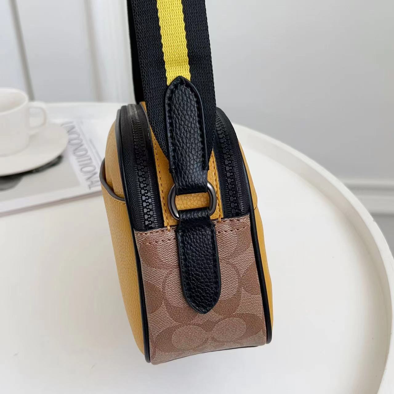 Coach C家 奥莱男士 标志PEANUTS GRAHAM斜挎包c4026