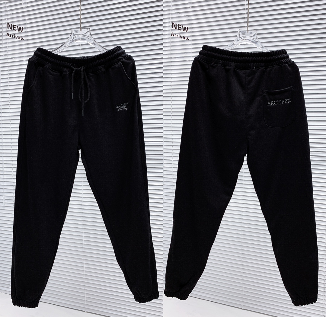 ️ Tailored pants that show off their thinness and leg length, with a - Clothes