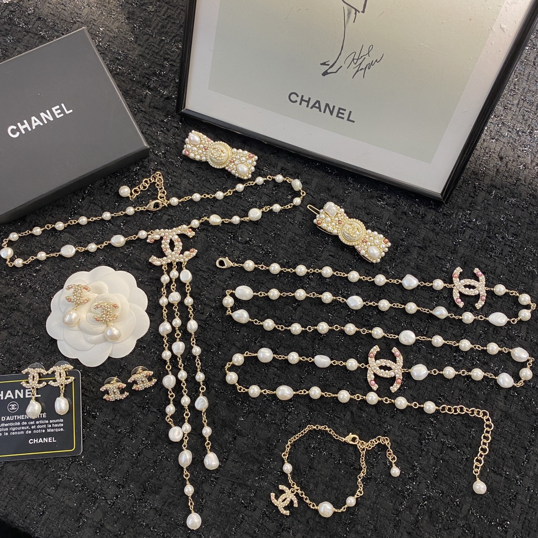Chanel 小香耳钉 款火爆上新
