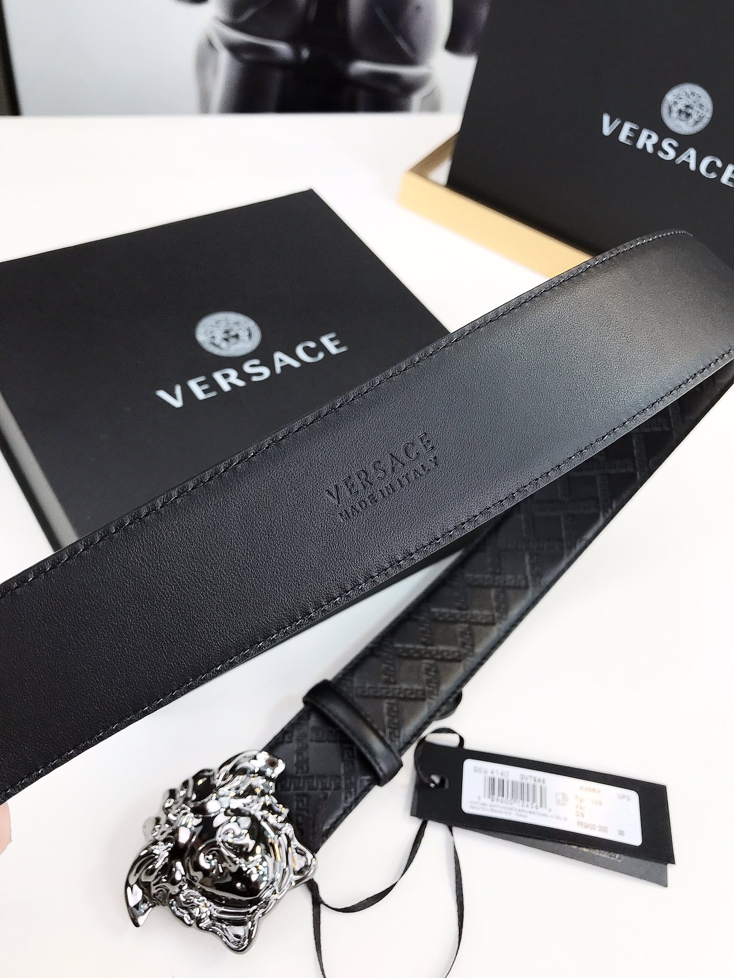 versace范思哲此款希腊回纹压花