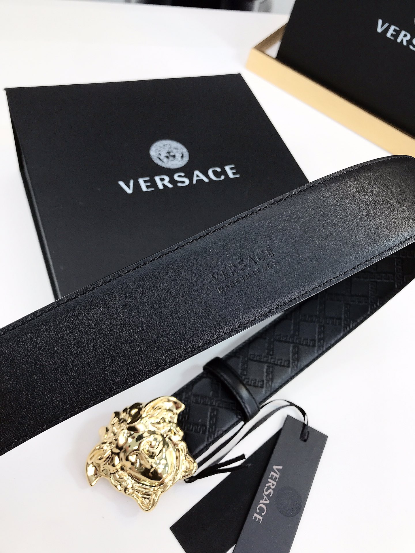 versace范思哲此款希腊回纹压花