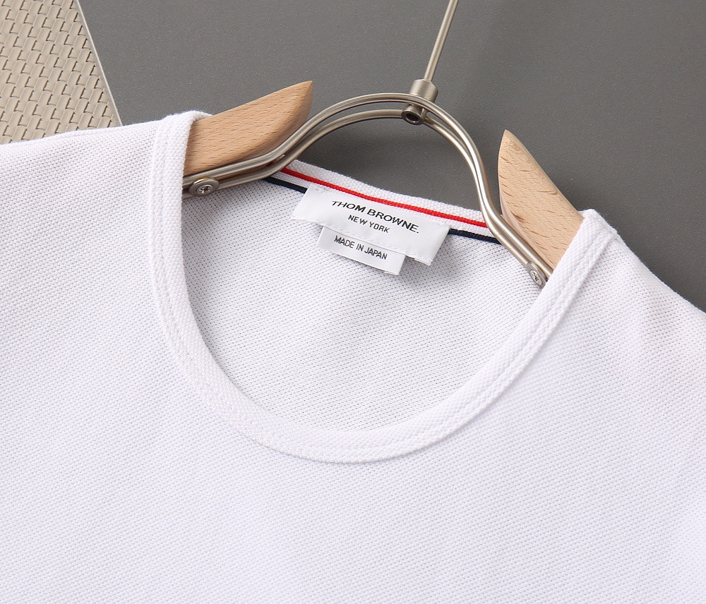 톰브라운 4 바 스트라이프 크루넥 코튼 반팔 티셔츠 상세 이미지 3