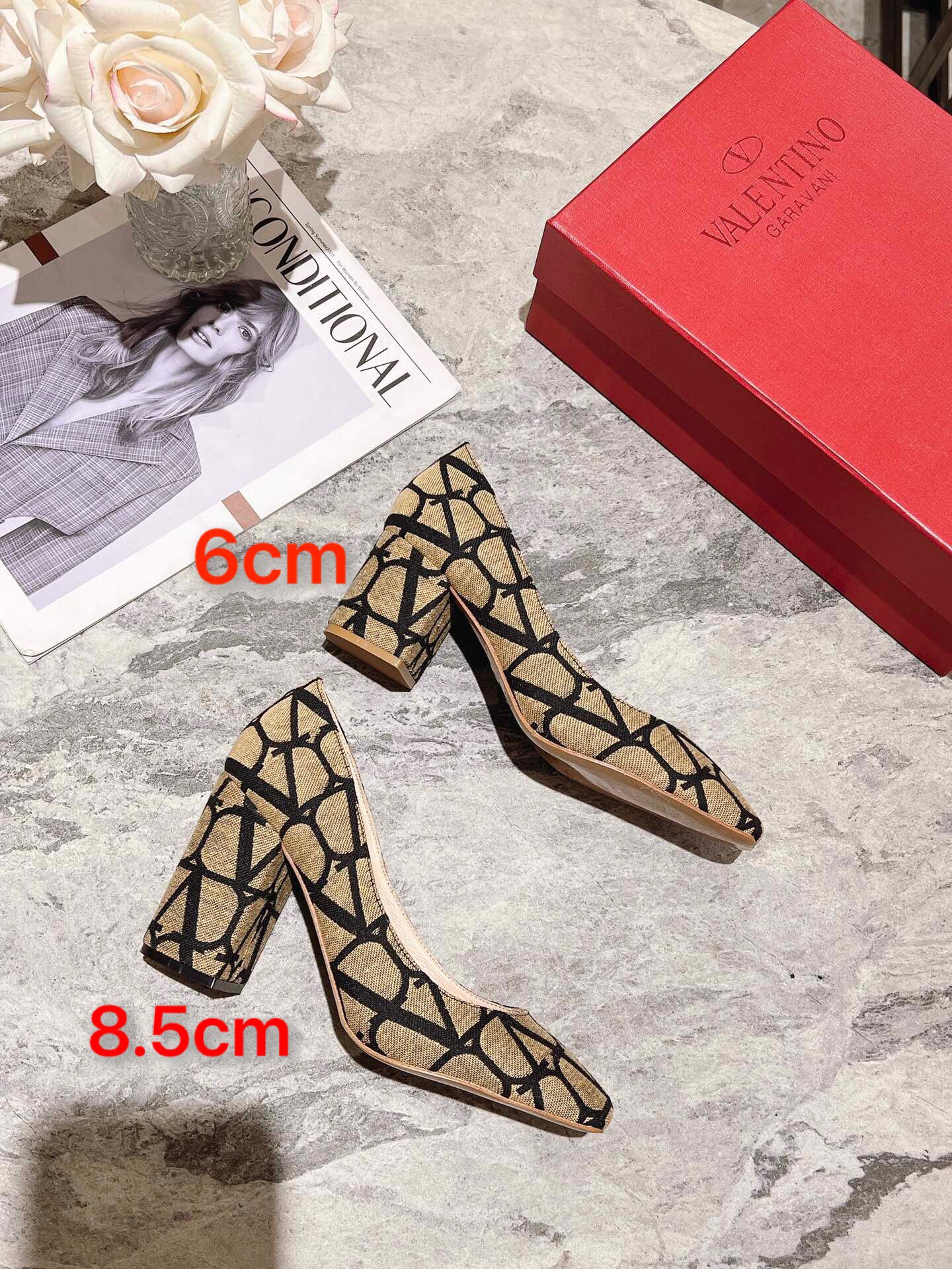 versión superior 𝑉𝐴𝐿𝐸𝑁𝑇𝐼𝑁𝑂 Valentino 2023 primavera y verano nuevo de las mujeres ¡Zapatos 