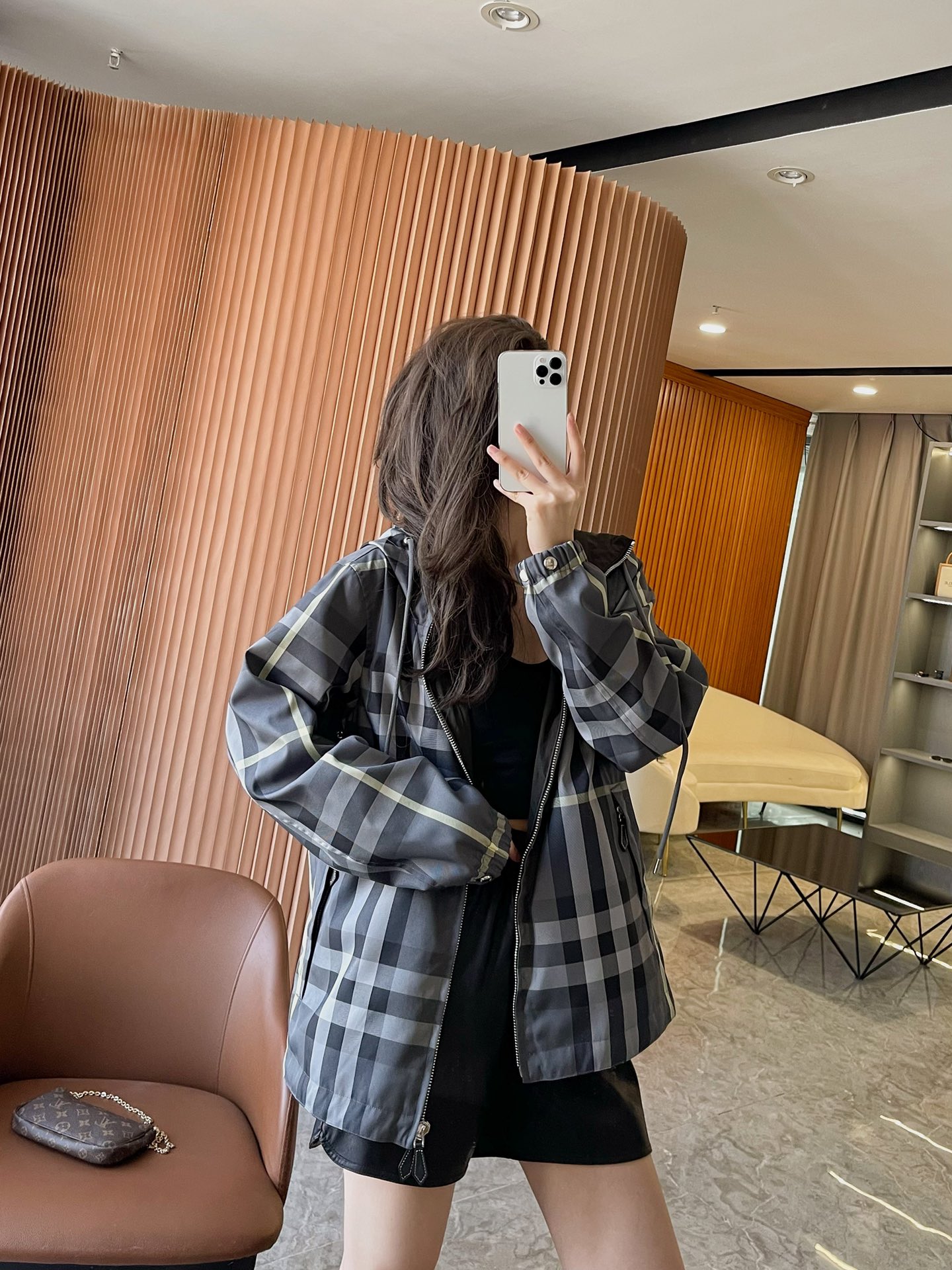NO:782490,This new color scheme is very high-end for both men and women, Burberry - Clothing,19860909这个新配色无论男女上身都非常高级,博柏利-服装,,Women's clothing