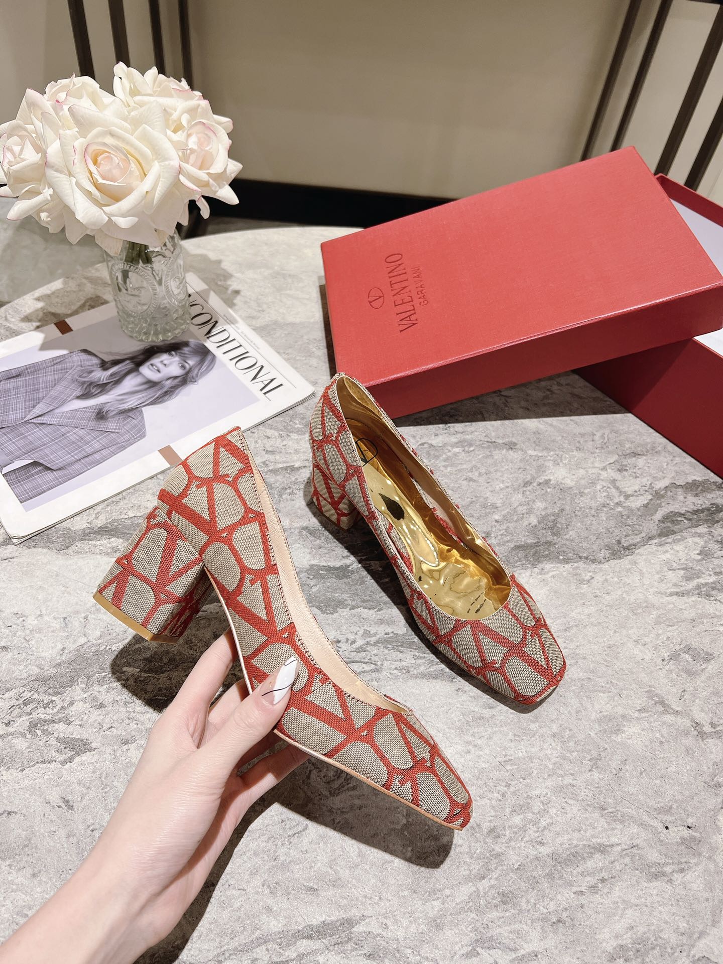 versión superior 𝑉𝐴𝐿𝐸𝑁𝑇𝐼𝑁𝑂 Valentino 2023 primavera y verano nuevo de las mujeres ¡Zapatos 
