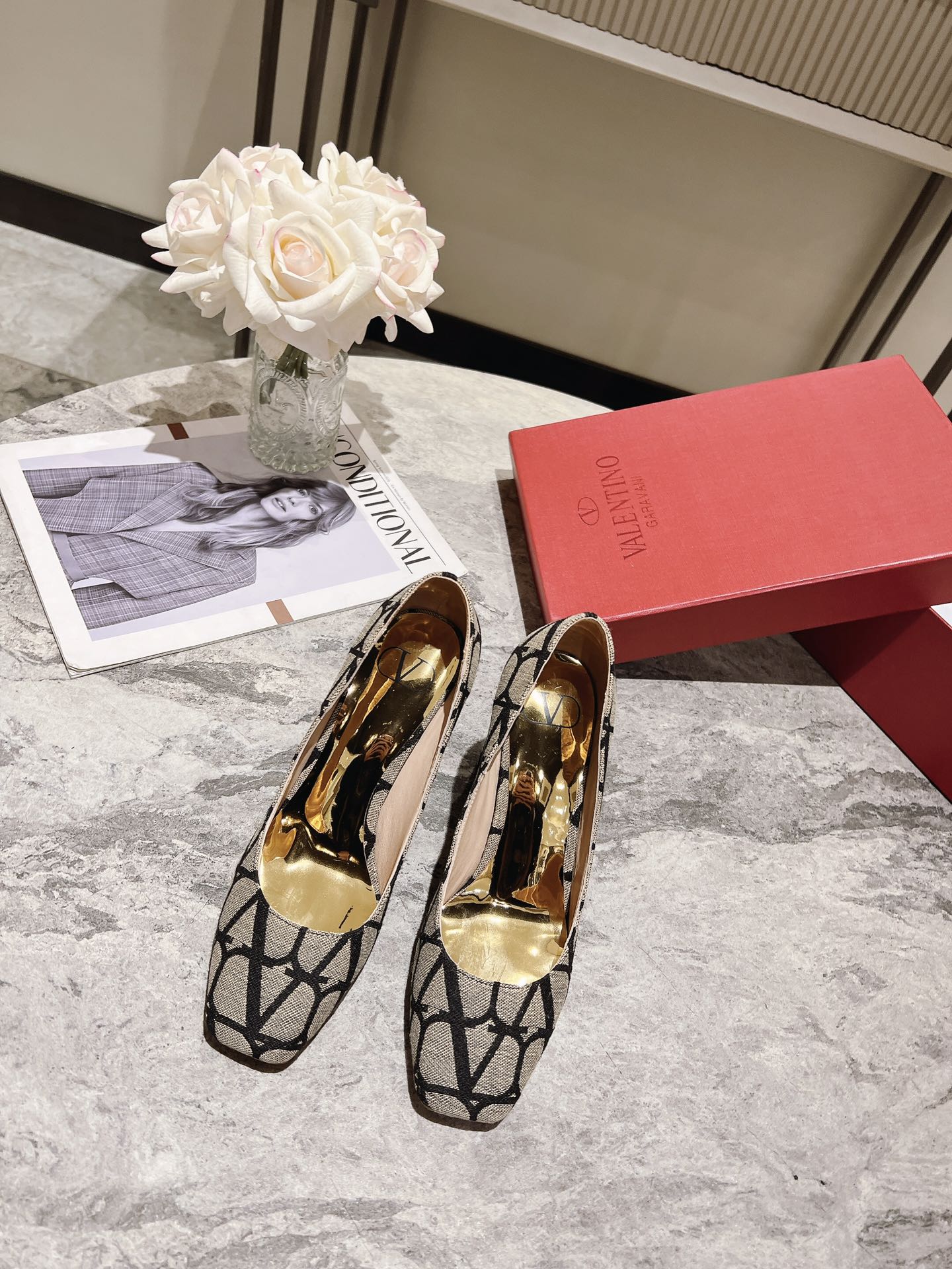 versión superior 𝑉𝐴𝐿𝐸𝑁𝑇𝐼𝑁𝑂 Valentino 2023 primavera y verano nuevo de las mujeres ¡Zapatos 