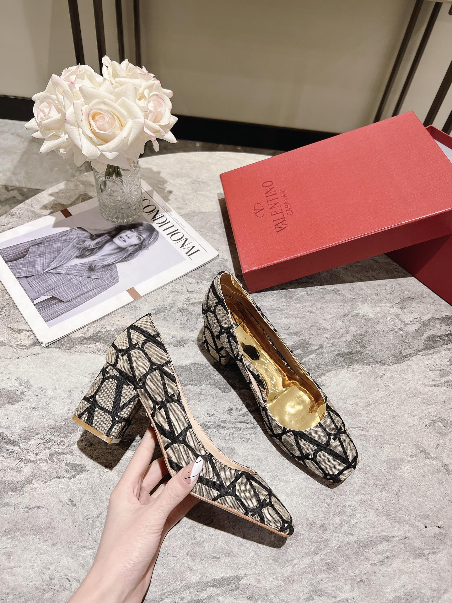 versión superior 𝑉𝐴𝐿𝐸𝑁𝑇𝐼𝑁𝑂 Valentino 2023 primavera y verano nuevo de las mujeres ¡Zapatos 