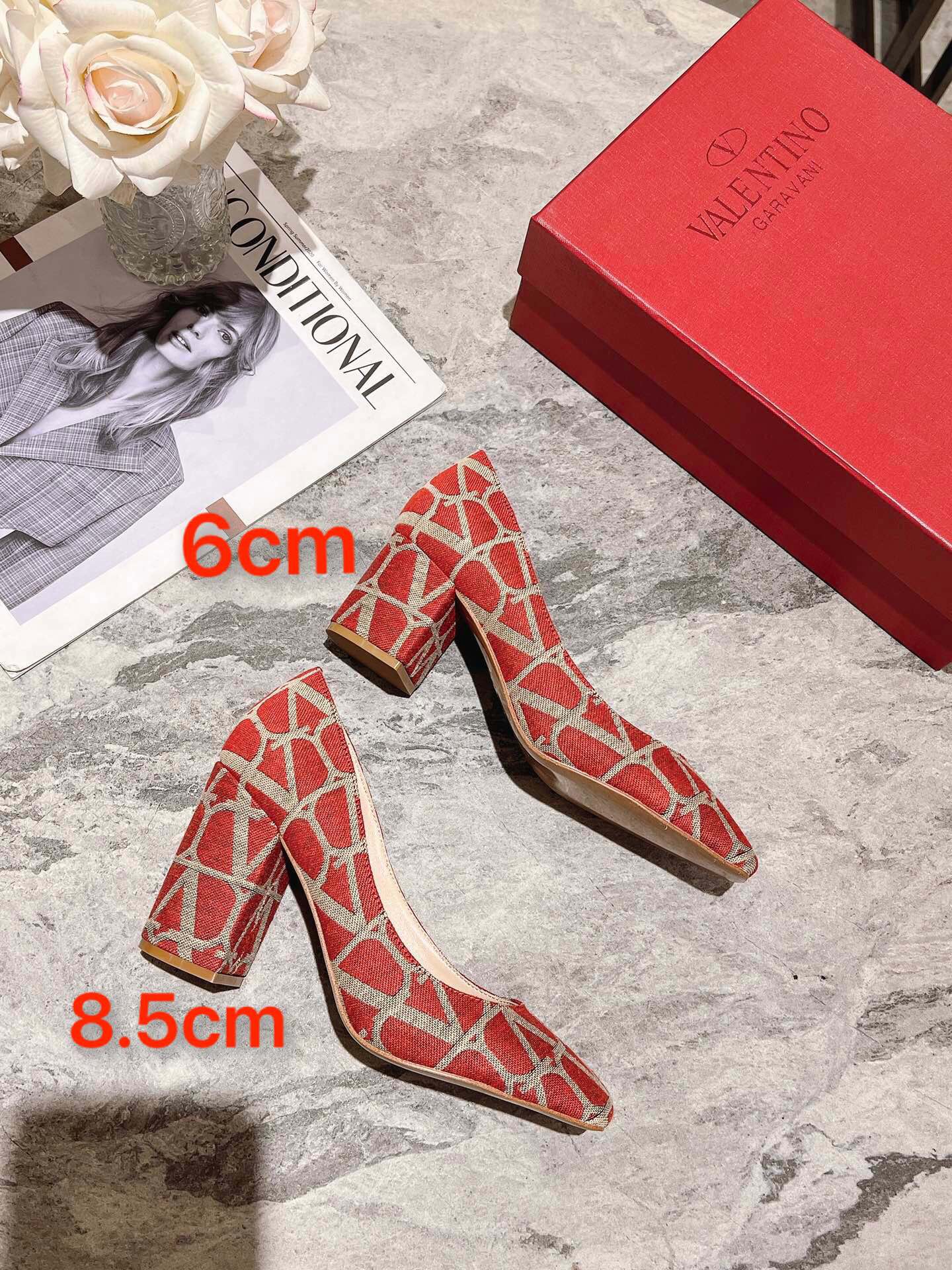 versión superior 𝑉𝐴𝐿𝐸𝑁𝑇𝐼𝑁𝑂 Valentino 2023 primavera y verano nuevo de las mujeres ¡Zapatos 