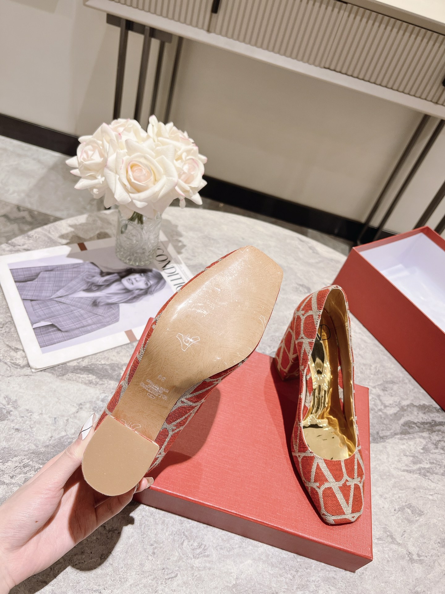 versión superior 𝑉𝐴𝐿𝐸𝑁𝑇𝐼𝑁𝑂 Valentino 2023 primavera y verano nuevo de las mujeres ¡Zapatos 