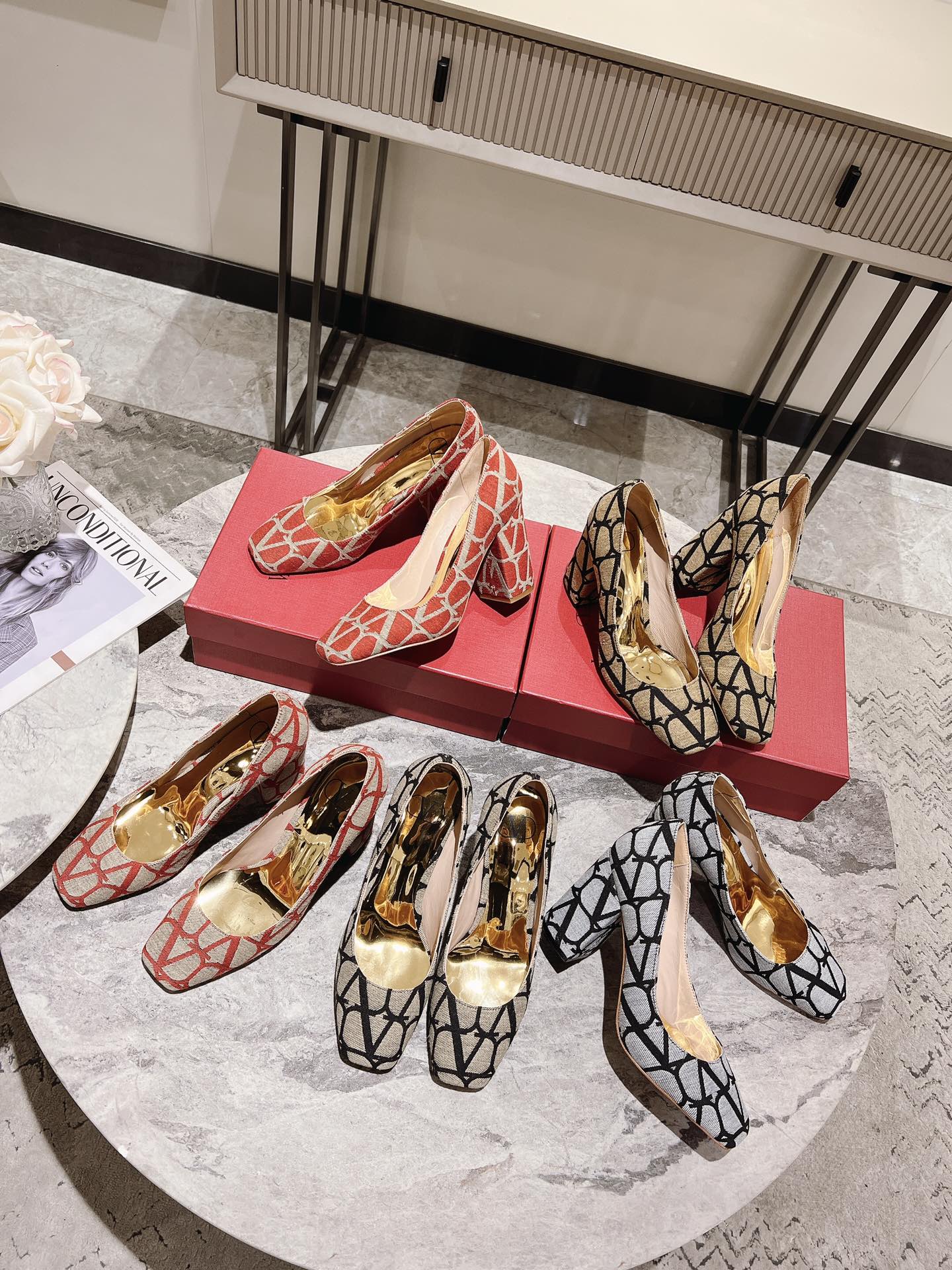 versión superior 𝑉𝐴𝐿𝐸𝑁𝑇𝐼𝑁𝑂 Valentino 2023 primavera y verano nuevo de las mujeres ¡Zapatos 