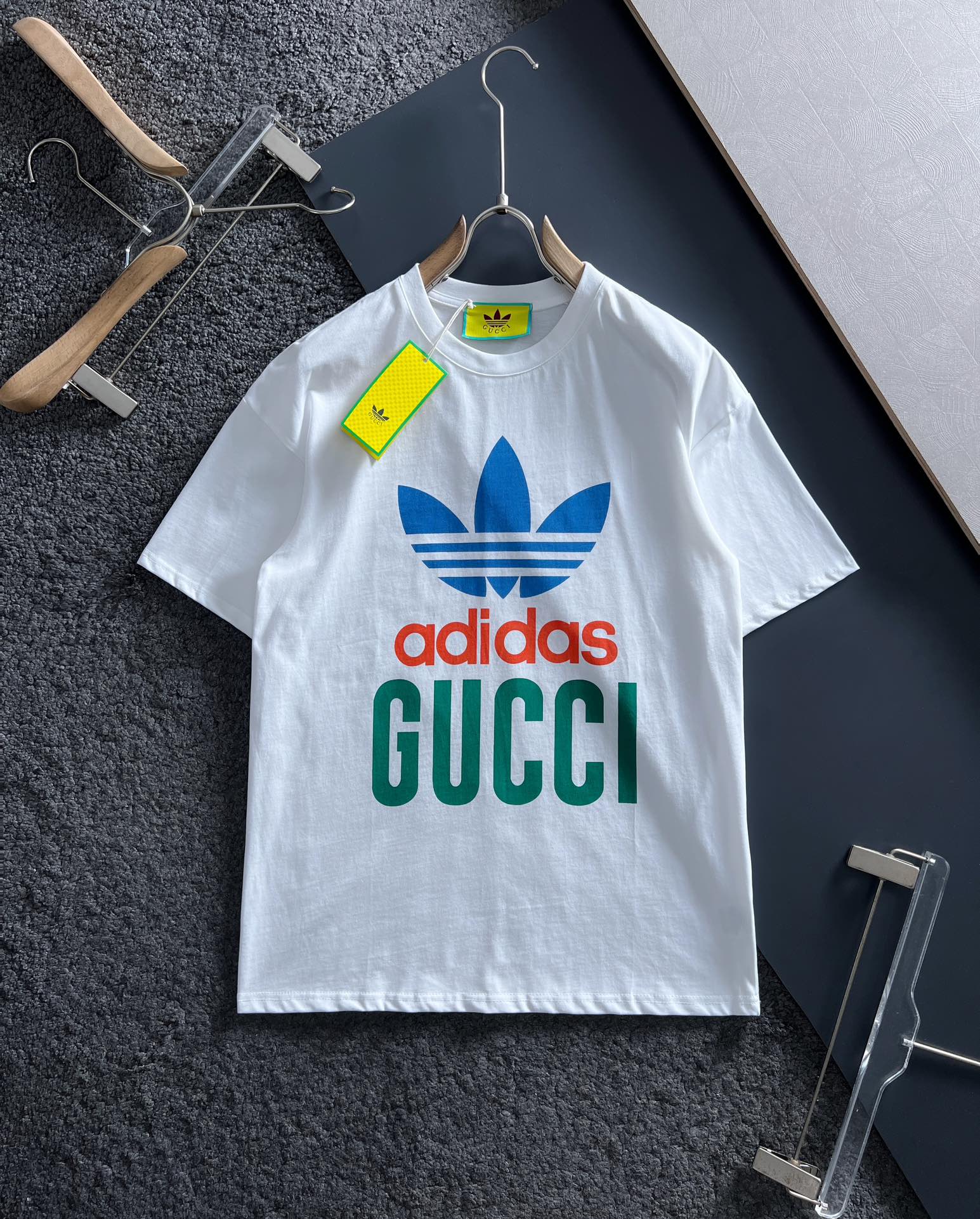 GUCCI última camiseta de manga corta con estampado, de alta calidad de tienda exclusiva original, proceso de fabricació…