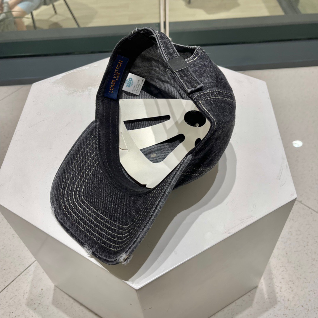  LV路易威登官网同款 棒球帽 最新款透气性超好，细节做工特别精致，专柜品质，简单文静