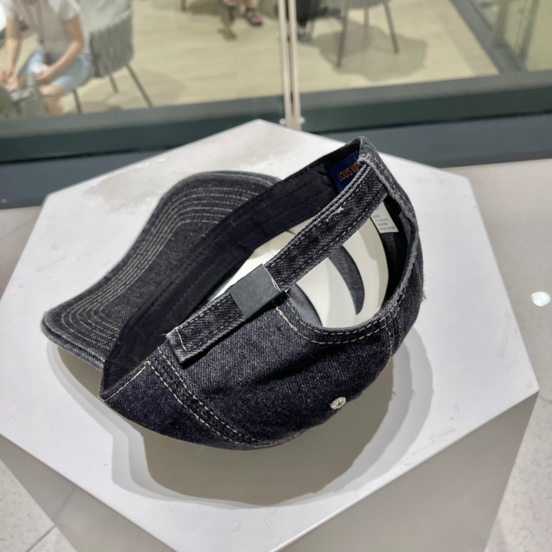  LV路易威登官网同款 棒球帽 最新款透气性超好，细节做工特别精致，专柜品质，简单文静