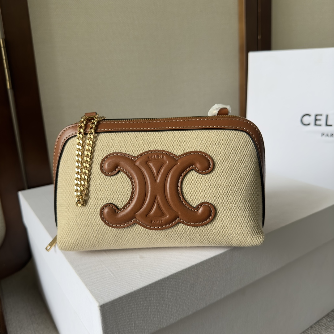 NO:207705,CELIN'New Product Sharing|Retro Calfskin TRIOMPHE Relief Arc de Triomphe Seashell Bag New Retro Full-Leather Arc de Triomphe logo Three-dimensional Arc de Triomphe logo engraved with texture full mark retro versatile. You can hold it in hand or match it with long chain capacity or daily keys for daily going out. Necessities for girls such as red tissues can be put in cowhide leather, lining cowhide/fabric, gold metal parts, crossbody and shoulder back, zipper Model number 101382 Opening and closing, 1 main compartment, chain belt length 55 cm Size 16×11×8 cm (with original packaging), Celine, celine, celine, cowhide19860909CELIN‘新品分享|复古小牛皮TRIOMPHE浮雕凯旋门贝壳包 新款复古全皮贝壳包立体凯旋门logo刻印质感满分复古百搭 可以手拿也可以搭配长链条容量也可以平时日常出门的钥匙 红纸巾之类女孩子的必需品都可以放进去 牛皮革,衬里牛皮革/织物,金色金属件,斜挎和肩背,拉链 款号101382 开合,1个主隔层,链带长55厘米 尺寸16×11×8厘米（配原版包装）,赛琳celine,celine,celine,cowhide,Bag