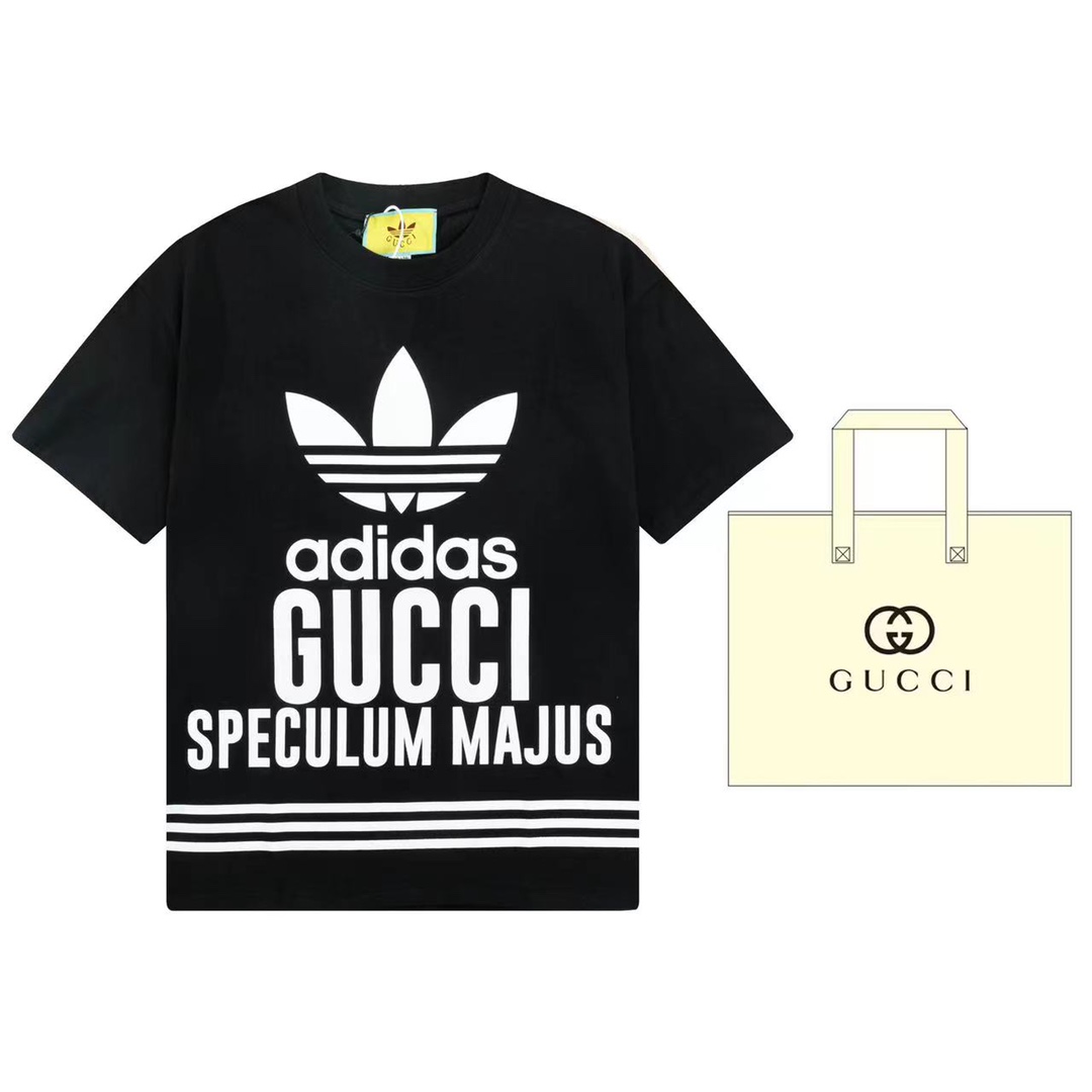 （➕5🉑配手提袋） Gucci 古驰 adidas和Gucci大胆探索联名系列，织带和GG字母交织图案巧妙搭配白色三条纹和三叶草徽标。该系列灵感源自创作总监80年代和90年代的美好回忆，融汇两个品牌丰富悠久的历史传承及标志性的设计语言，…