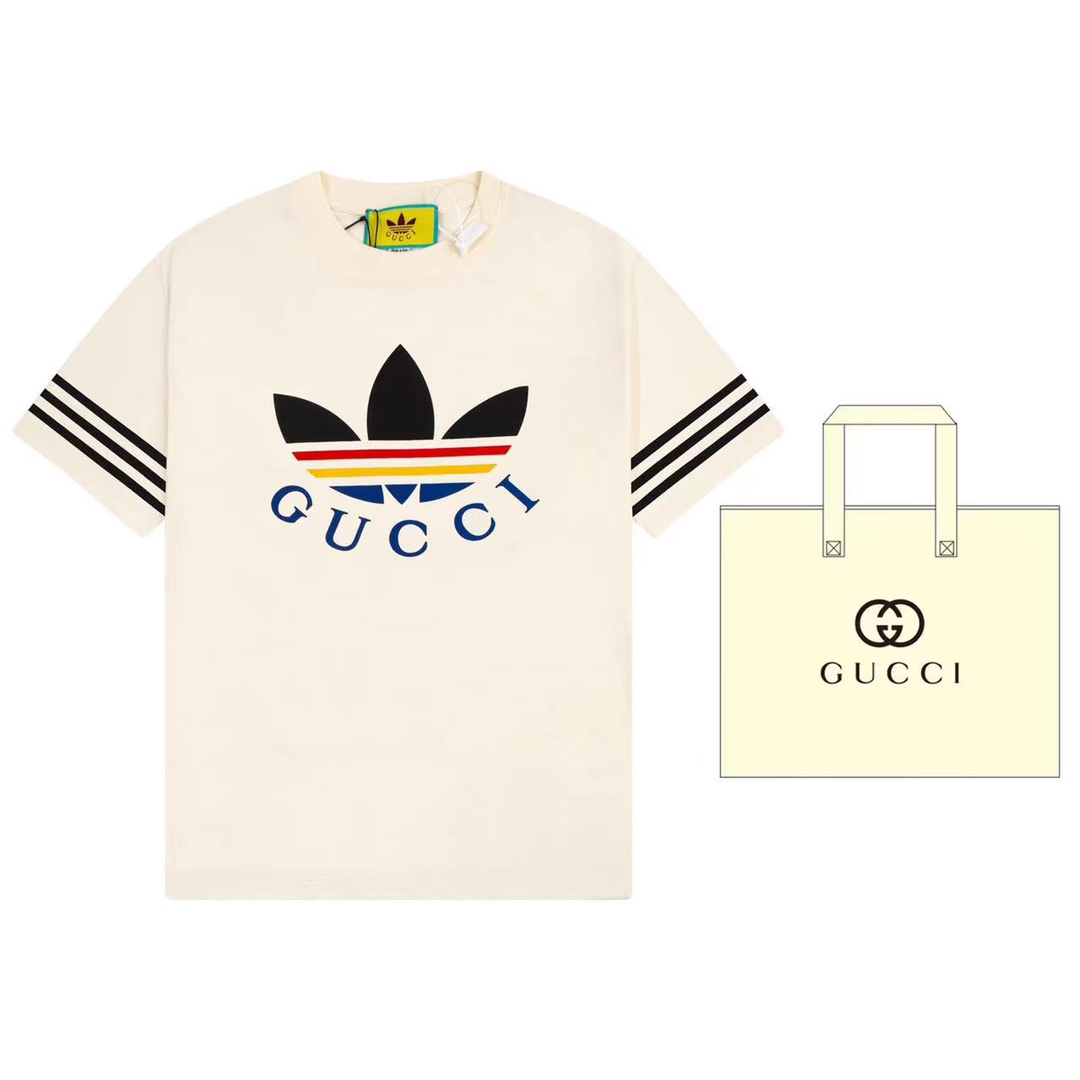 （➕5🉑配手提袋） Gucci 古驰 adidas和Gucci联名系列推出第二篇章，依然以织带和GG字母交织图案巧妙搭配彩色三条纹和三叶草标识。该系列灵感源自创作总监80年代和90年代的美好回忆，融汇两个品牌丰富悠久的历史传承及标志性的…