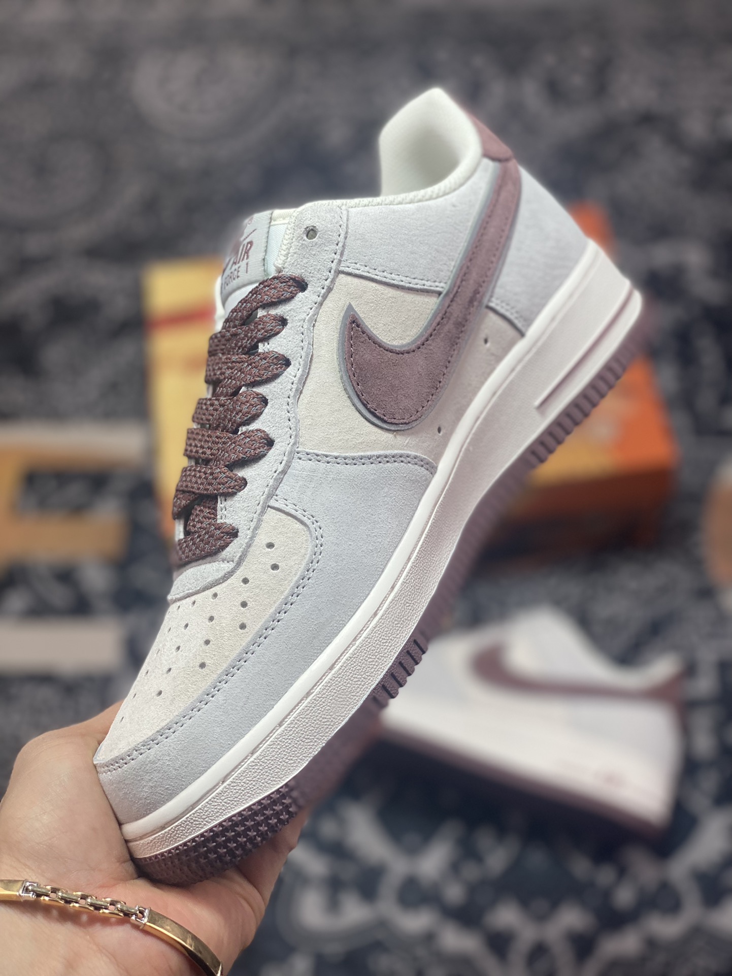 260 Otomo Katsuhiro x Nike Air Force 1’07 LV8 Low”AKIRA”空军一号经板鞋“麂皮浅灰酒红”DO3966-163