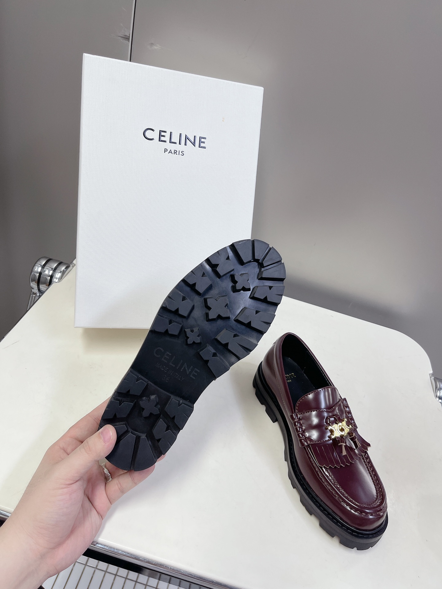 CELINE思琳春夏凯旋门乐福鞋专柜正品购入开发流苏五金扣设计极具品牌辨识度️鞋面进口开边珠牛皮数码激光