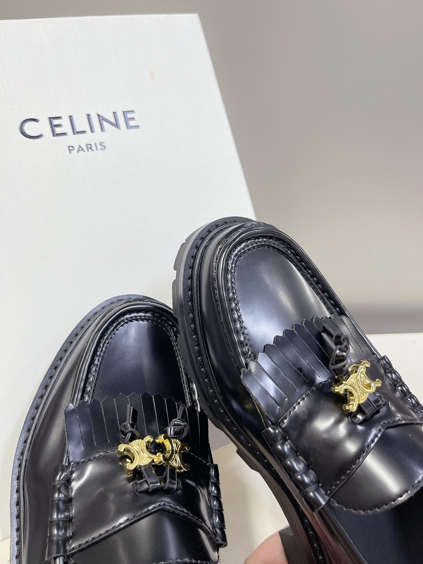 CELINE思琳春夏凯旋门乐福鞋专柜正品购入开发流苏五金扣设计极具品牌辨识度️鞋面进口开边珠牛皮数码激光