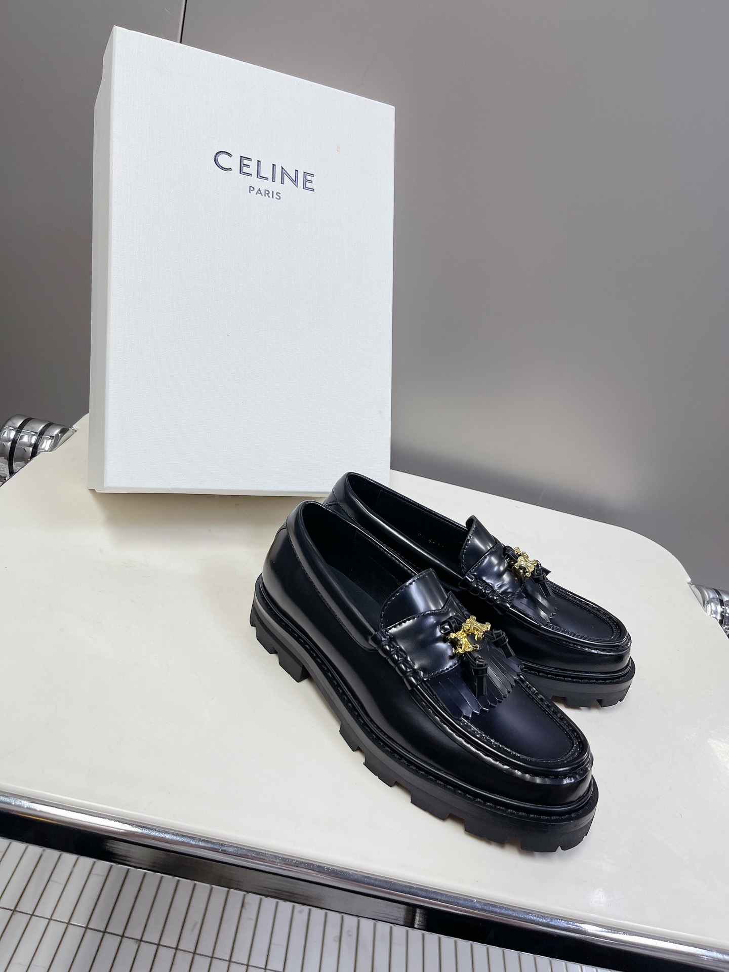 CELINE思琳春夏凯旋门乐福鞋专柜正品购入开发流苏五金扣设计极具品牌辨识度️鞋面进口开边珠牛皮数码激光