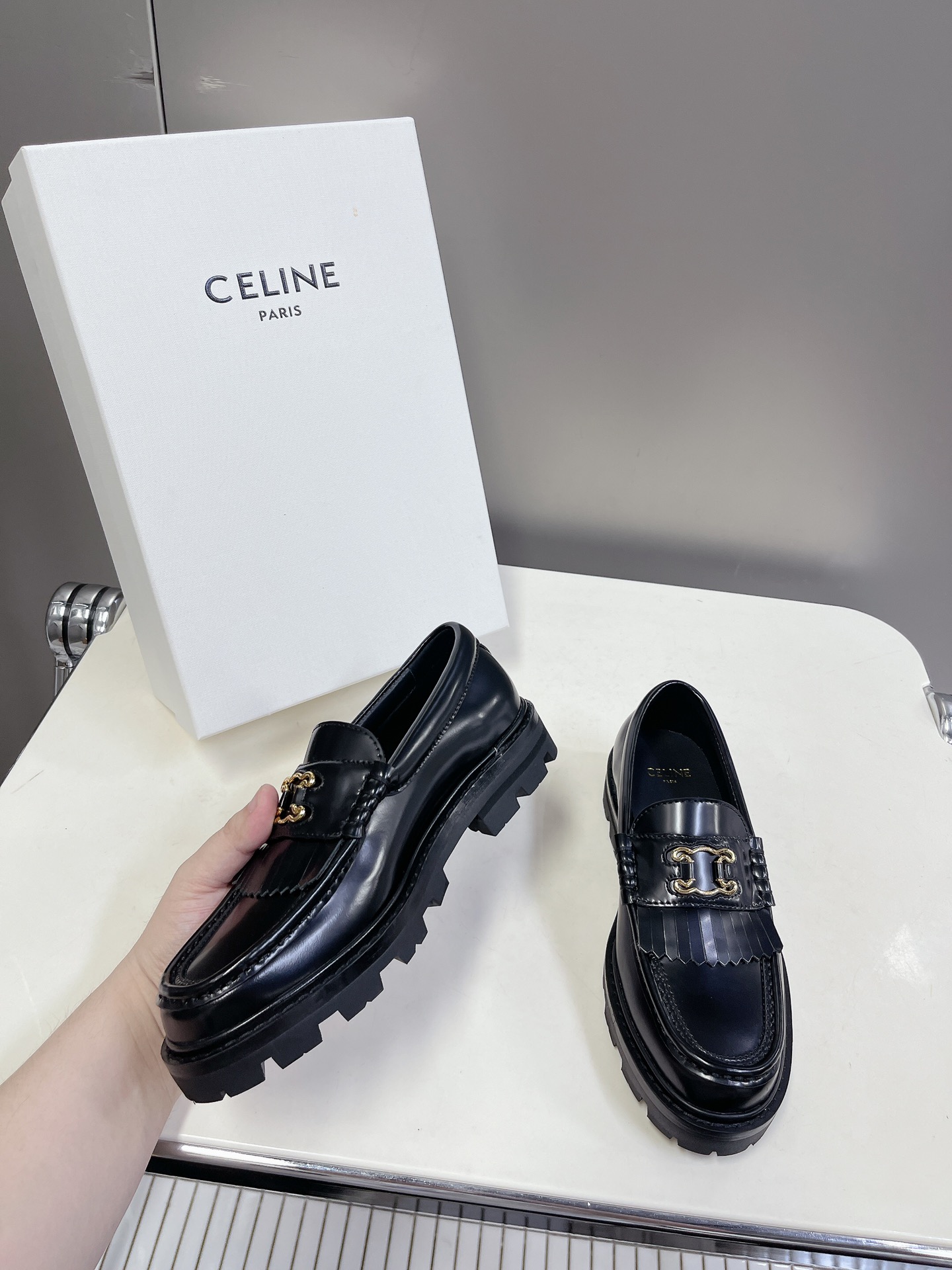 CELINE思琳春夏凯旋门乐福鞋专柜正品购入开发流苏五金扣设计极具品牌辨识度️鞋面进口开边珠牛皮数码激光