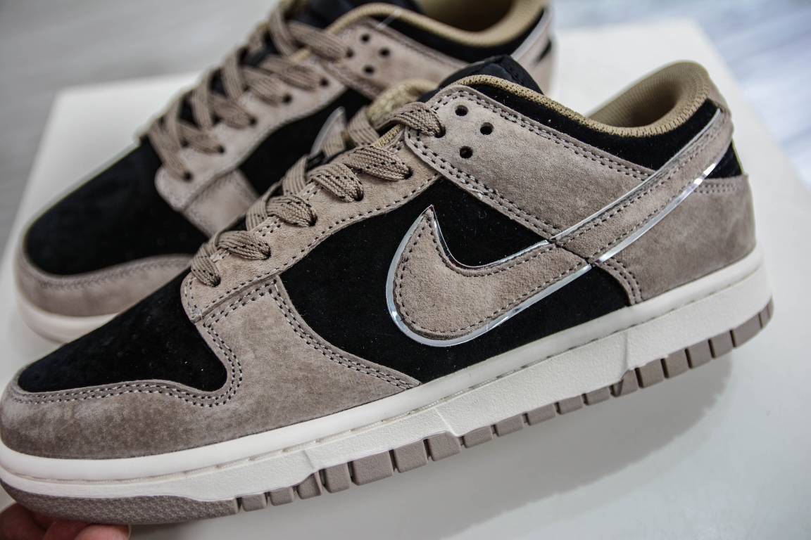 Otomo Katsuhiro x Nike SB Dunk Low ”Steamboy OST” Black Mocha FF0918-013