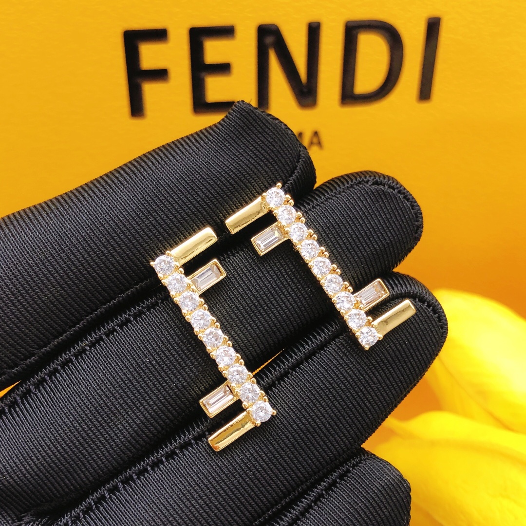 Número FDED0003 Fendi pendientes F con diamantes inversos
