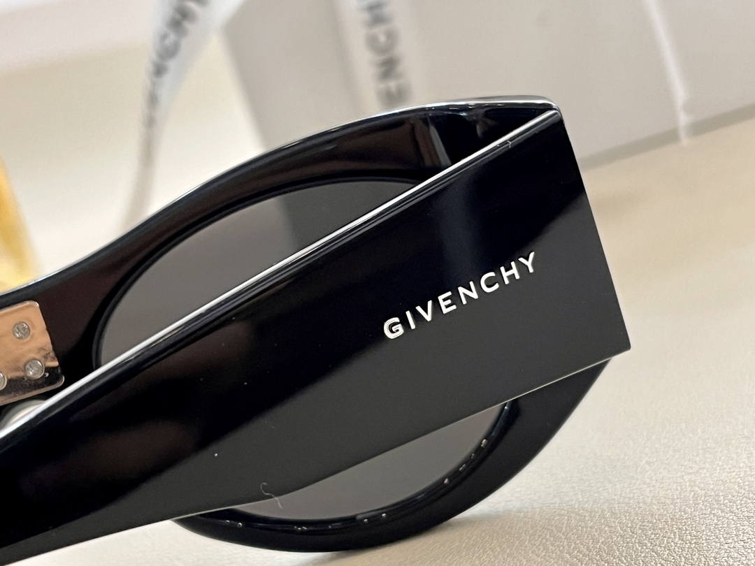 GivenchyKR03RSize:138-145