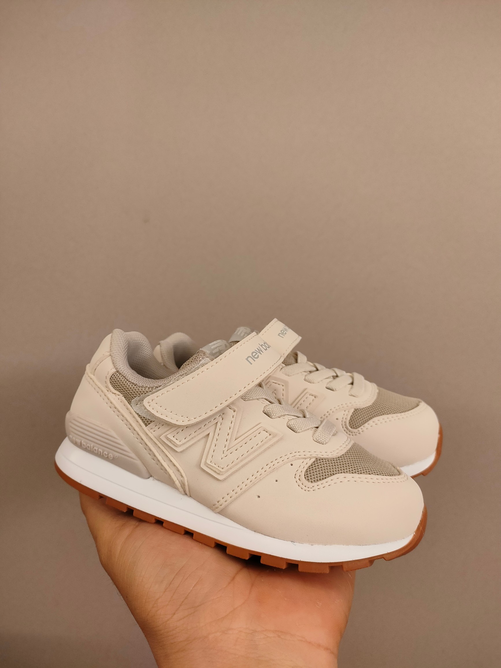 图片[2]-996儿童低帮透气防震防滑运动鞋 大童魔术贴加松紧带，小童魔术贴 经典的996系列！该系列传承了品牌的诸多优点，大胆创新！堪称经典系列里的经典，也是最为热门的系列！时隔一年，再次带来的童鞋，必属重磅～-选品中心