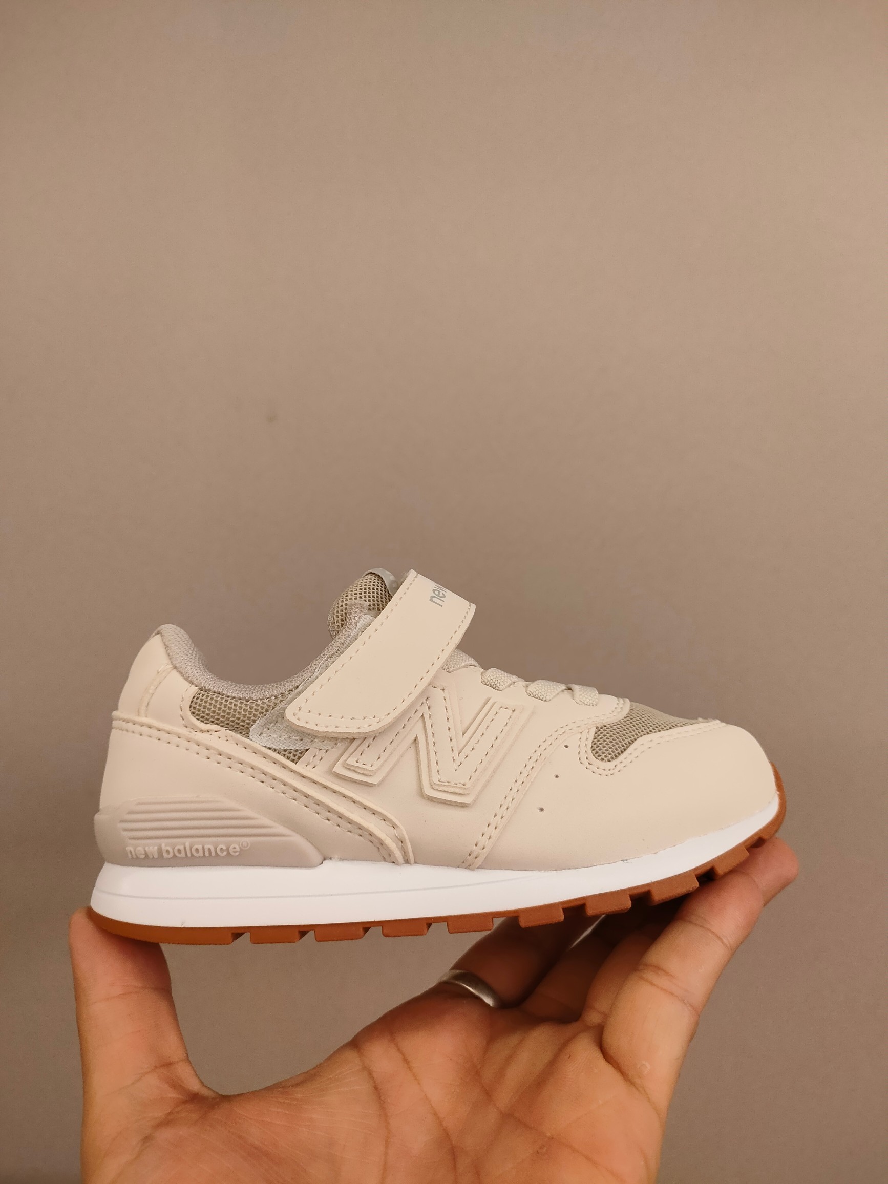 图片[3]-996儿童低帮透气防震防滑运动鞋 大童魔术贴加松紧带，小童魔术贴 经典的996系列！该系列传承了品牌的诸多优点，大胆创新！堪称经典系列里的经典，也是最为热门的系列！时隔一年，再次带来的童鞋，必属重磅～-选品中心