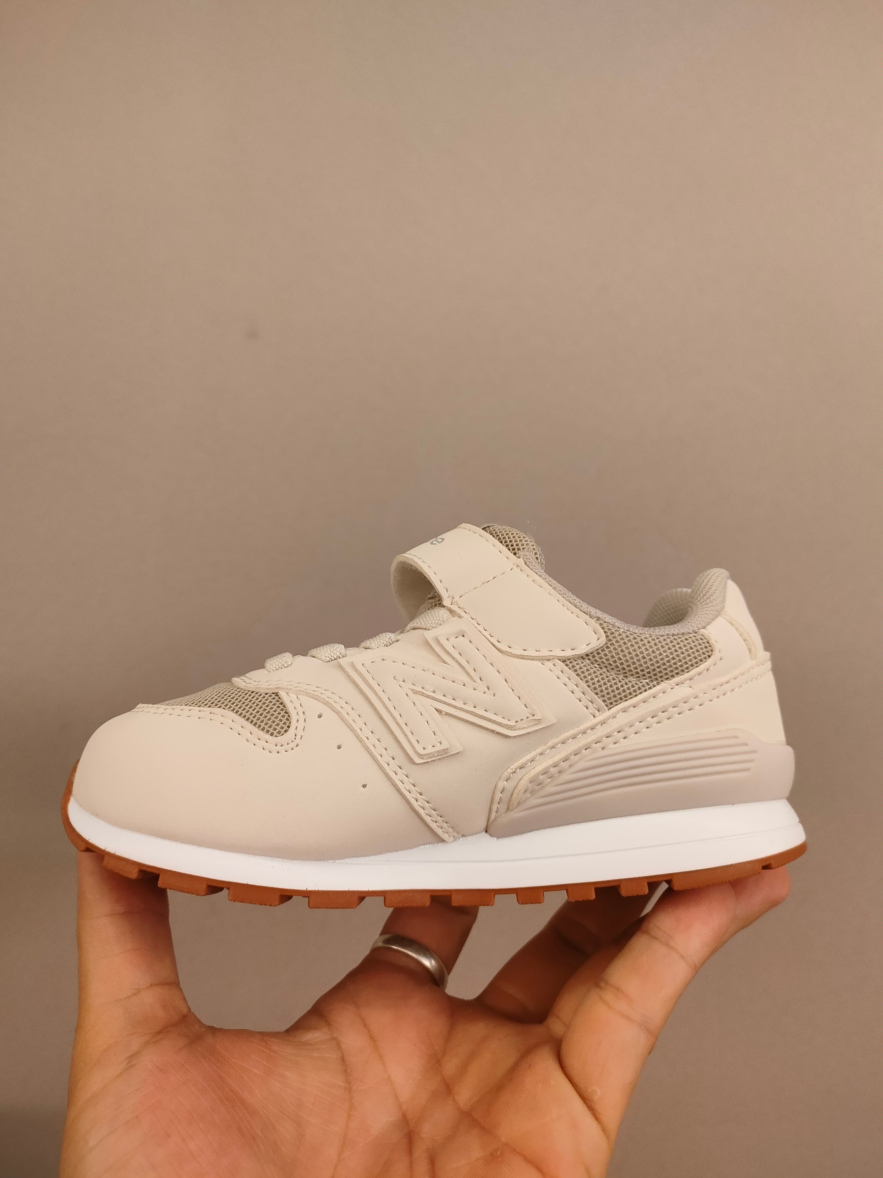 图片[5]-996儿童低帮透气防震防滑运动鞋 大童魔术贴加松紧带，小童魔术贴 经典的996系列！该系列传承了品牌的诸多优点，大胆创新！堪称经典系列里的经典，也是最为热门的系列！时隔一年，再次带来的童鞋，必属重磅～-选品中心