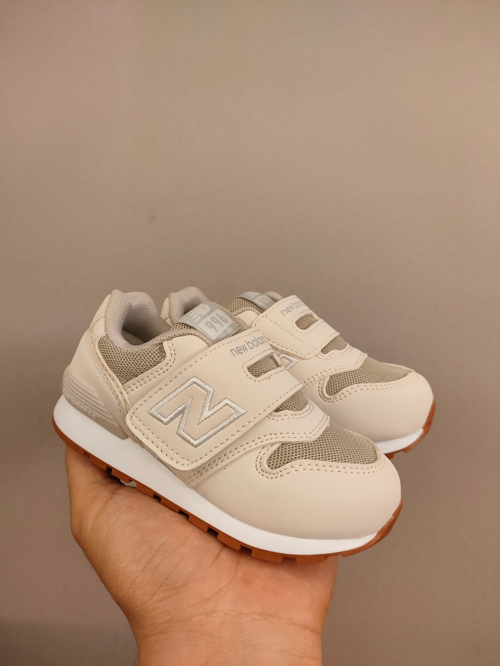 图片[2]-996儿童低帮透气防震防滑运动鞋 大童魔术贴加松紧带，小童魔术贴 经典的996系列！该系列传承了品牌的诸多优点，大胆创新！堪称经典系列里的经典，也是最为热门的系列！时隔一年，再次带来的童鞋，必属重磅～-选品中心