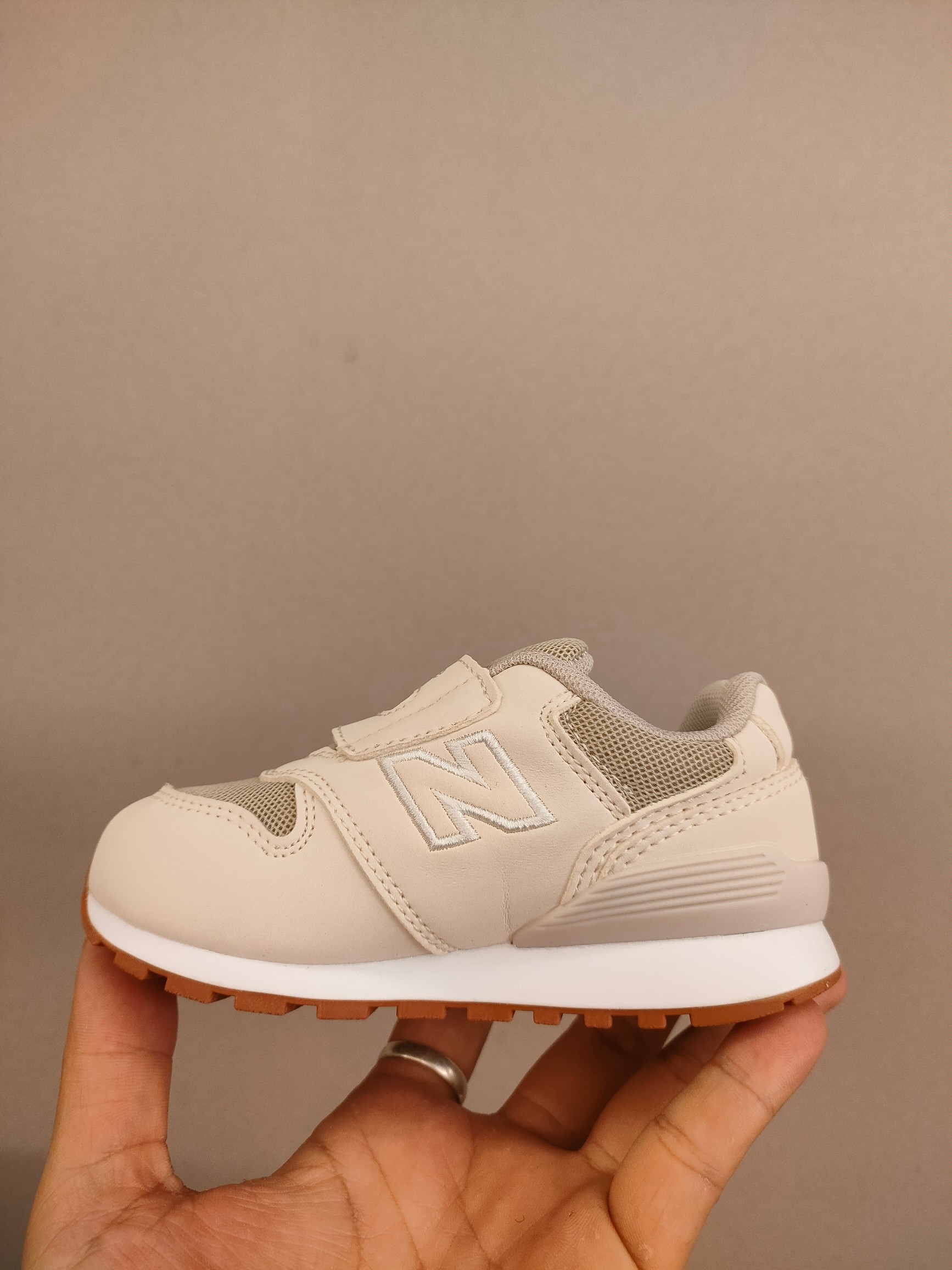 图片[5]-996儿童低帮透气防震防滑运动鞋 大童魔术贴加松紧带，小童魔术贴 经典的996系列！该系列传承了品牌的诸多优点，大胆创新！堪称经典系列里的经典，也是最为热门的系列！时隔一年，再次带来的童鞋，必属重磅～-选品中心