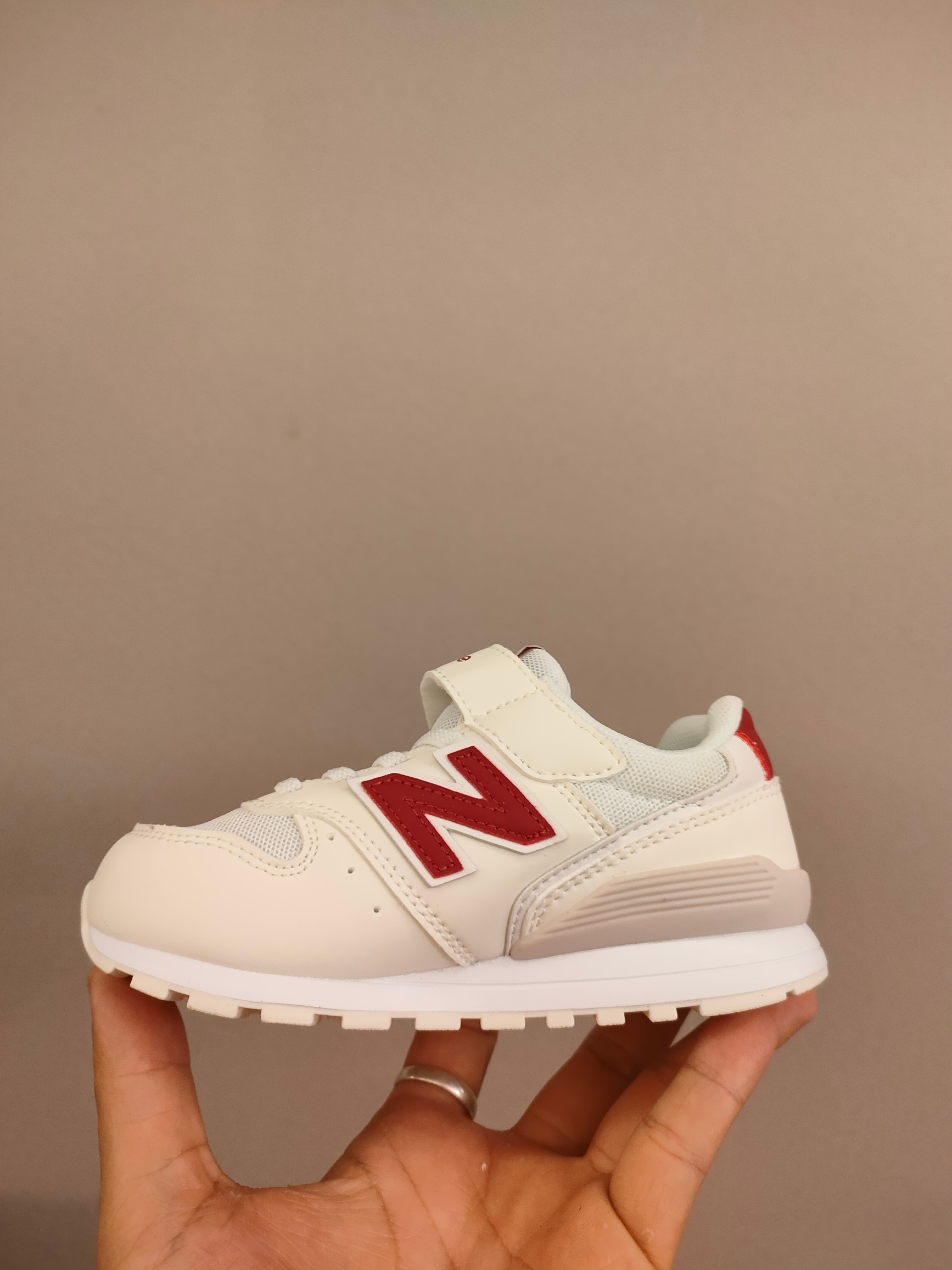 图片[5]-996儿童低帮透气防震防滑运动鞋 大童魔术贴加松紧带，小童魔术贴 经典的996系列！该系列传承了品牌的诸多优点，大胆创新！堪称经典系列里的经典，也是最为热门的系列！时隔一年，再次带来的童鞋，必属重磅～-选品中心