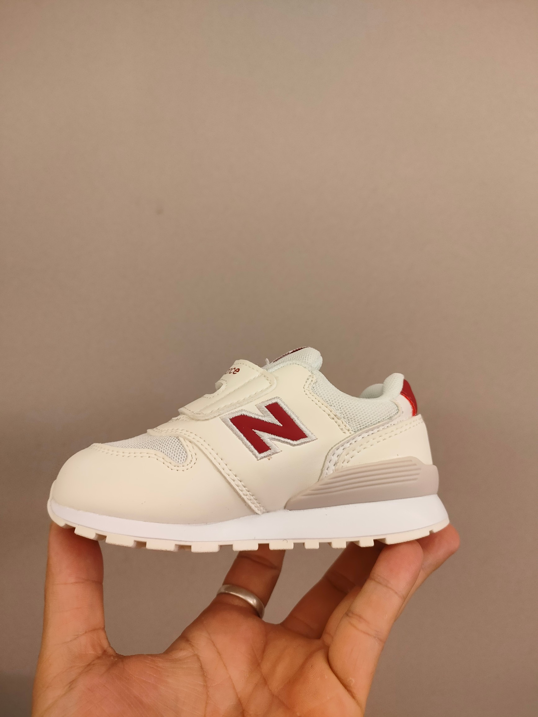 图片[5]-996儿童低帮透气防震防滑运动鞋 大童魔术贴加松紧带，小童魔术贴 经典的996系列！该系列传承了品牌的诸多优点，大胆创新！堪称经典系列里的经典，也是最为热门的系列！时隔一年，再次带来的童鞋，必属重磅～-选品中心